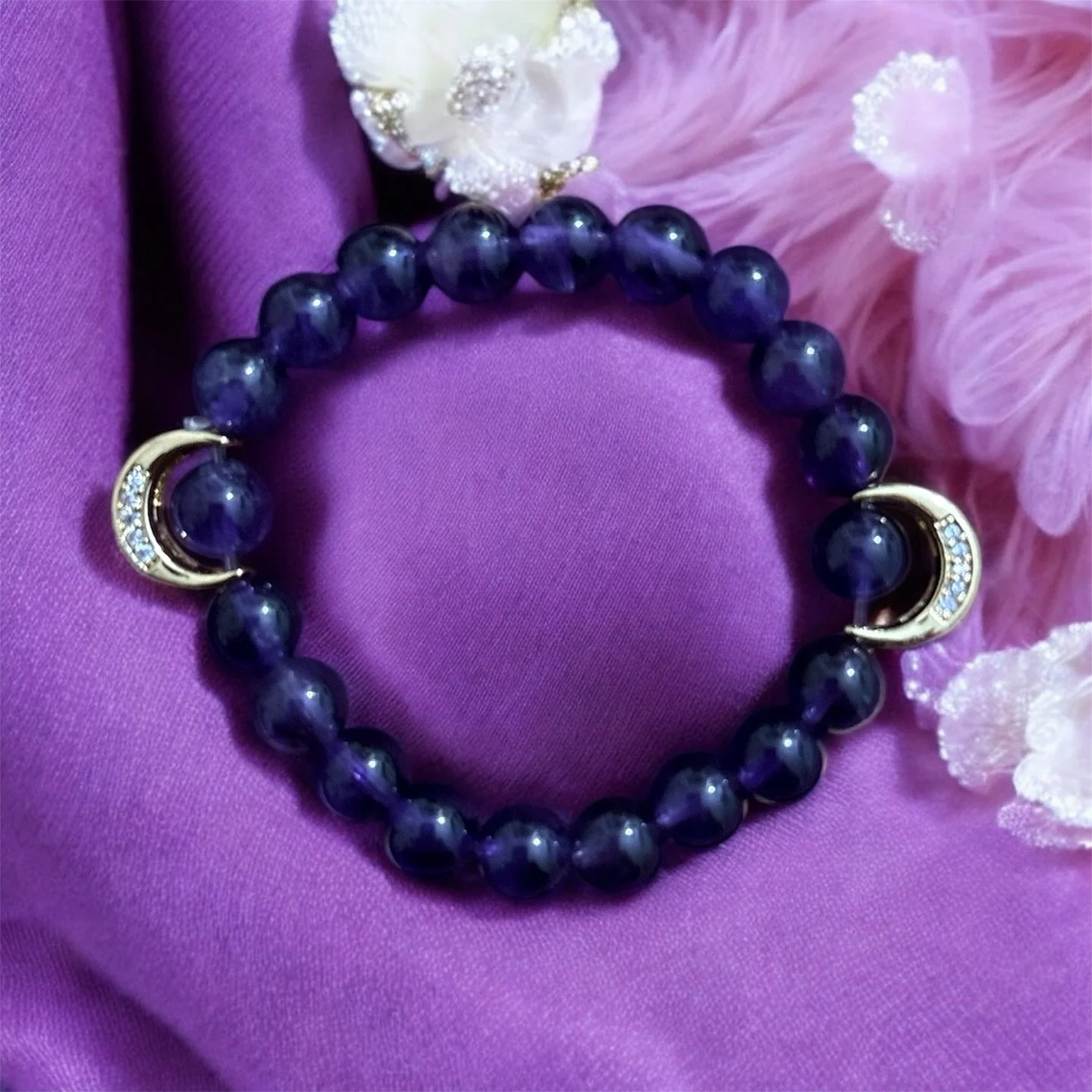 ✨ Bracelet Enfant en Am&eacute;thyste ✨
Une pierre douce et protectrice, id&eacute;ale pour accompagner les enfants au quotidien.

💜 ✨ Les bienfaits en d&eacute;tail :

🌟 Am&eacute;thyste
&bull; Apaise les &eacute;motions, calme les col&egrave;res 