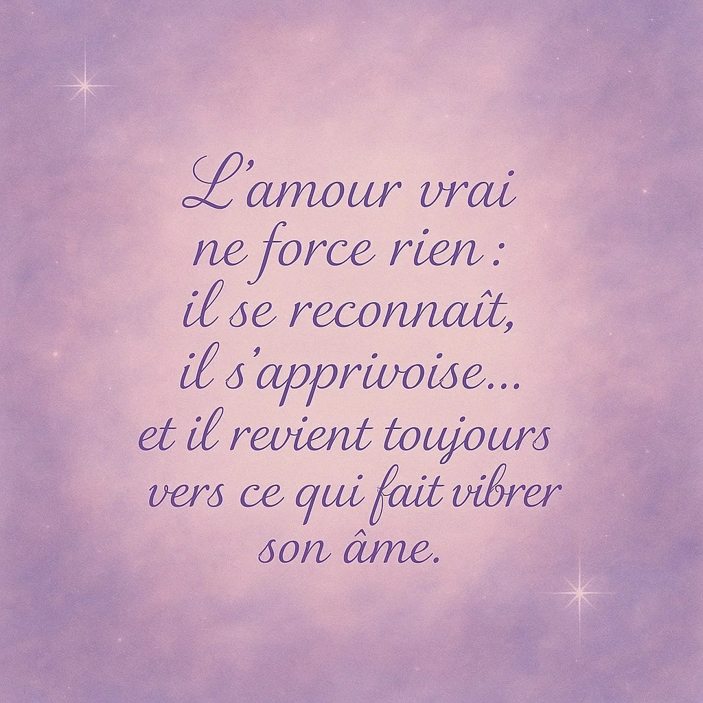 🌙✨ Citation du jour &ndash; Message d&rsquo;Amour ✨

Il existe des liens qui ne s&rsquo;expliquent pas&hellip;
Des pr&eacute;sences qui touchent l&rsquo;&acirc;me avant m&ecirc;me de toucher le c&oelig;ur.

L&rsquo;amour vrai ne force rien :
il se r