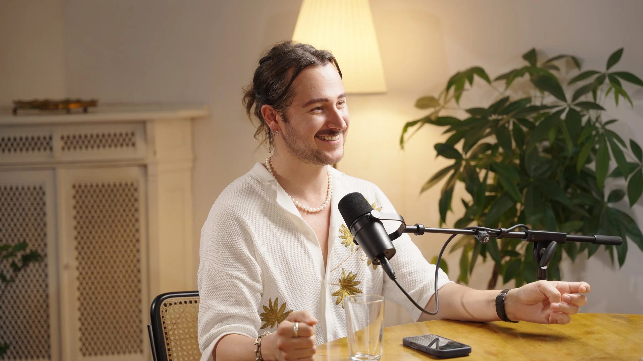 Schönes Berliner Altbau Podcast Studio in Charlottenburg