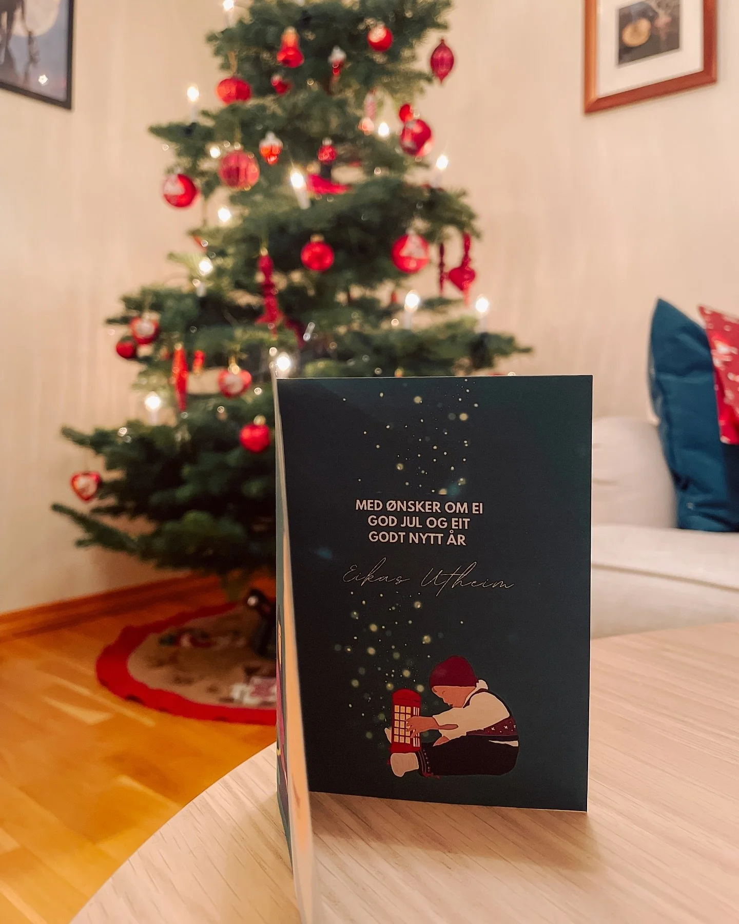Fjor&aring;rets julekort🎄✨

Vurderer du &aring; bestille julekort, invitasjoner eller andre kort i mange eksemplar? Her er litt om hvordan prosessen kan v&aelig;re: 

1) Bestill tegning (dm eller eitkort@gmail.com)
2) N&aring;r man har godkjent tegn