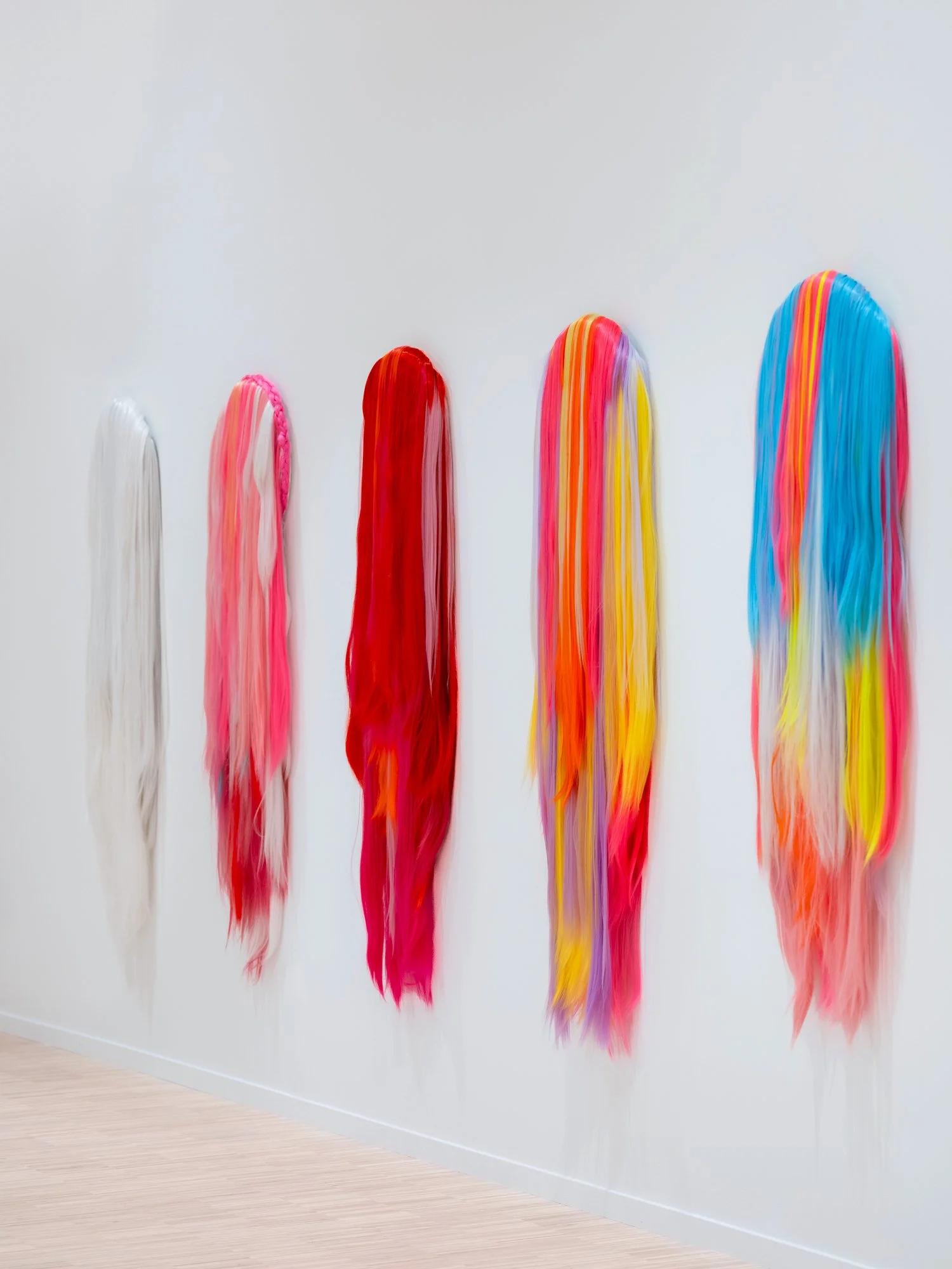 "5D Ambassadors I-V» 2021-2025    
Acrylic hair on canvas and MDF
40 x 4 x 125 cm