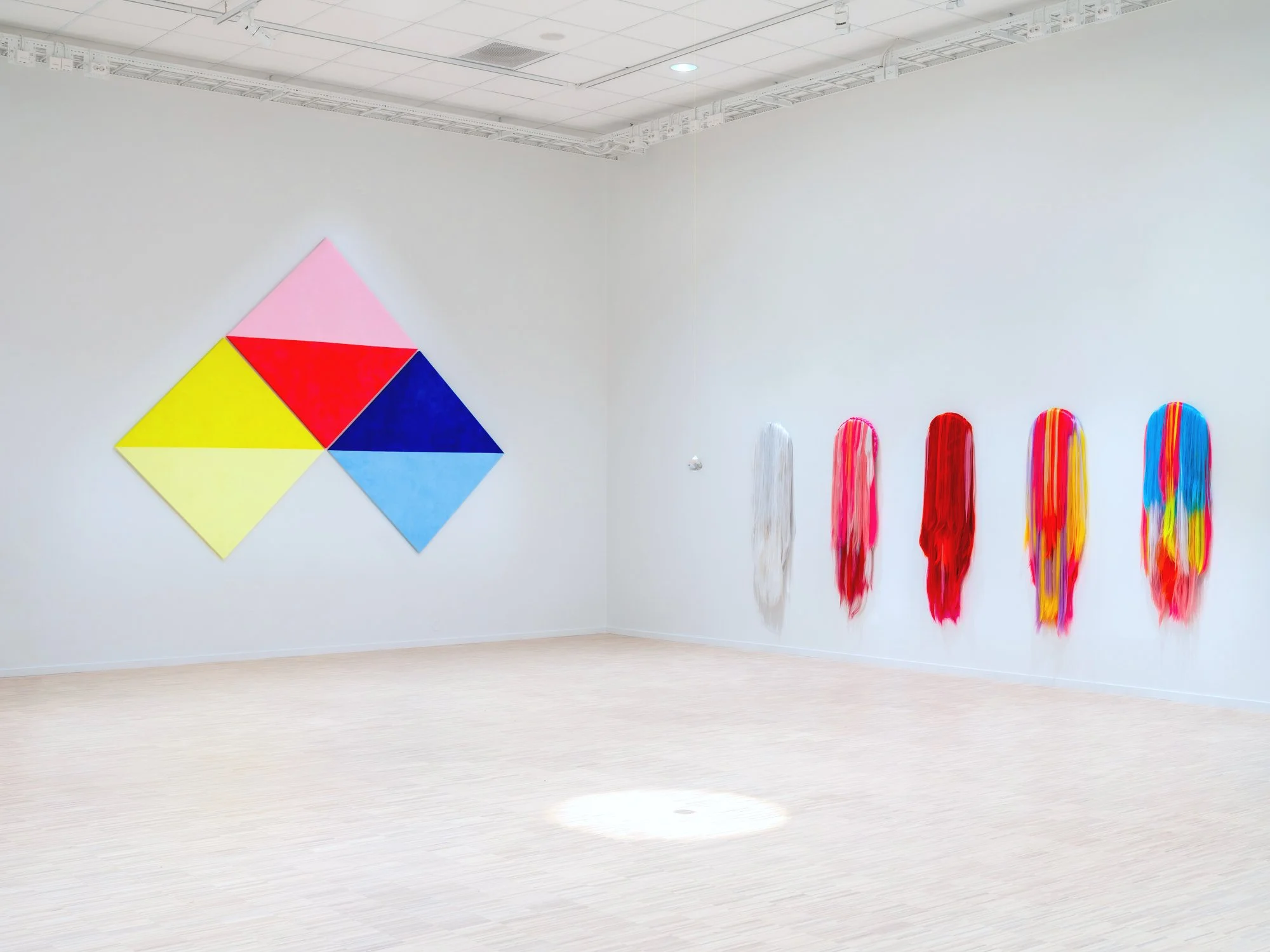 Installation view "Geometriske Utopier", 2026