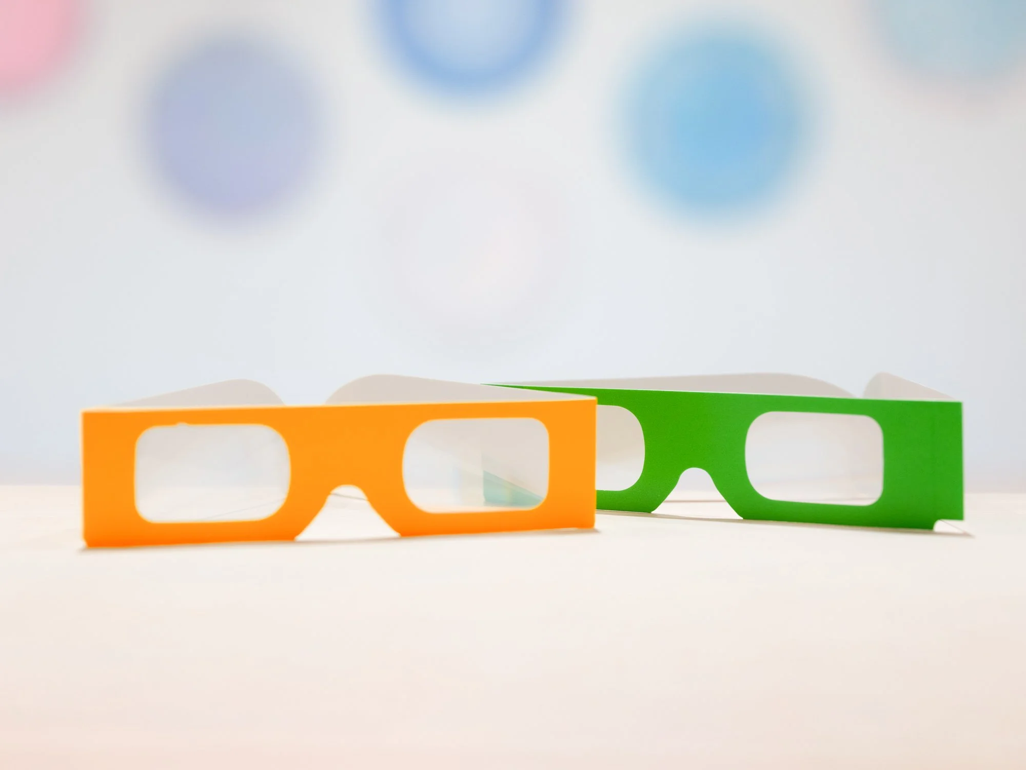 «Mot Lyset 2026», 2026
Readymades. Diffraction glasses.