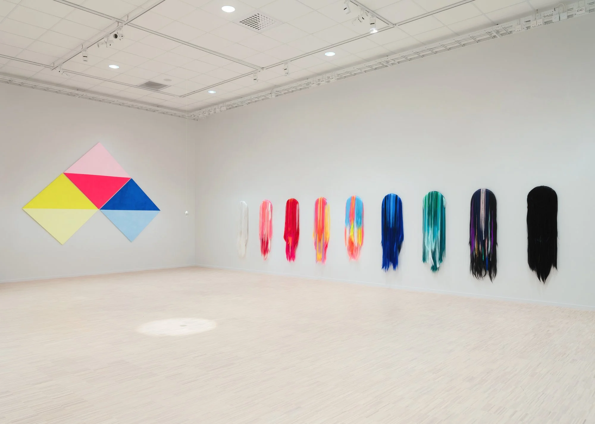 Installation view "Geometriske Utopier" 2026