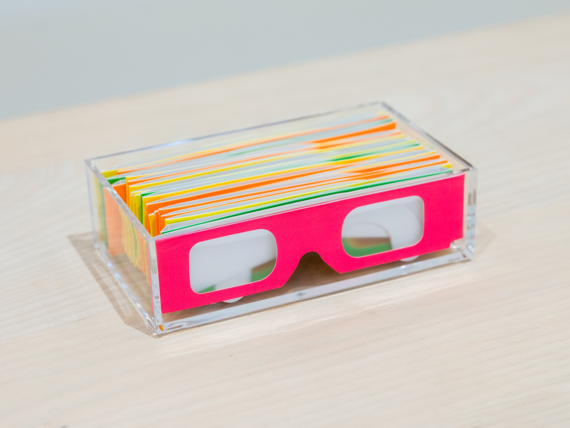 «Mot Lyset 2026», 2026
Readymades. Diffraction glasses.