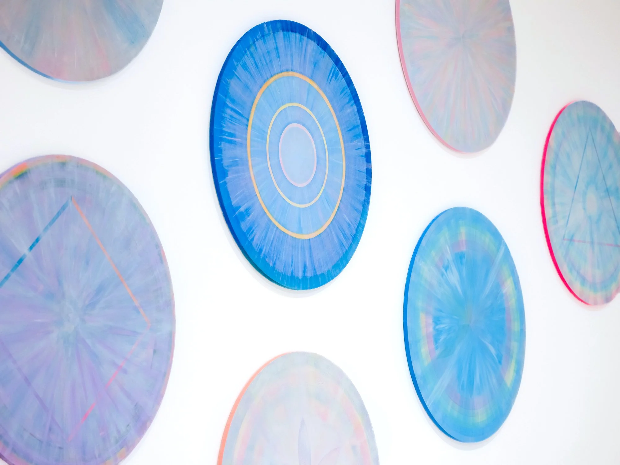 Detail. «Halo I-IX», 2026
Acrylic, oil og vinyl on cotton canvas
Each Ø 90 cm