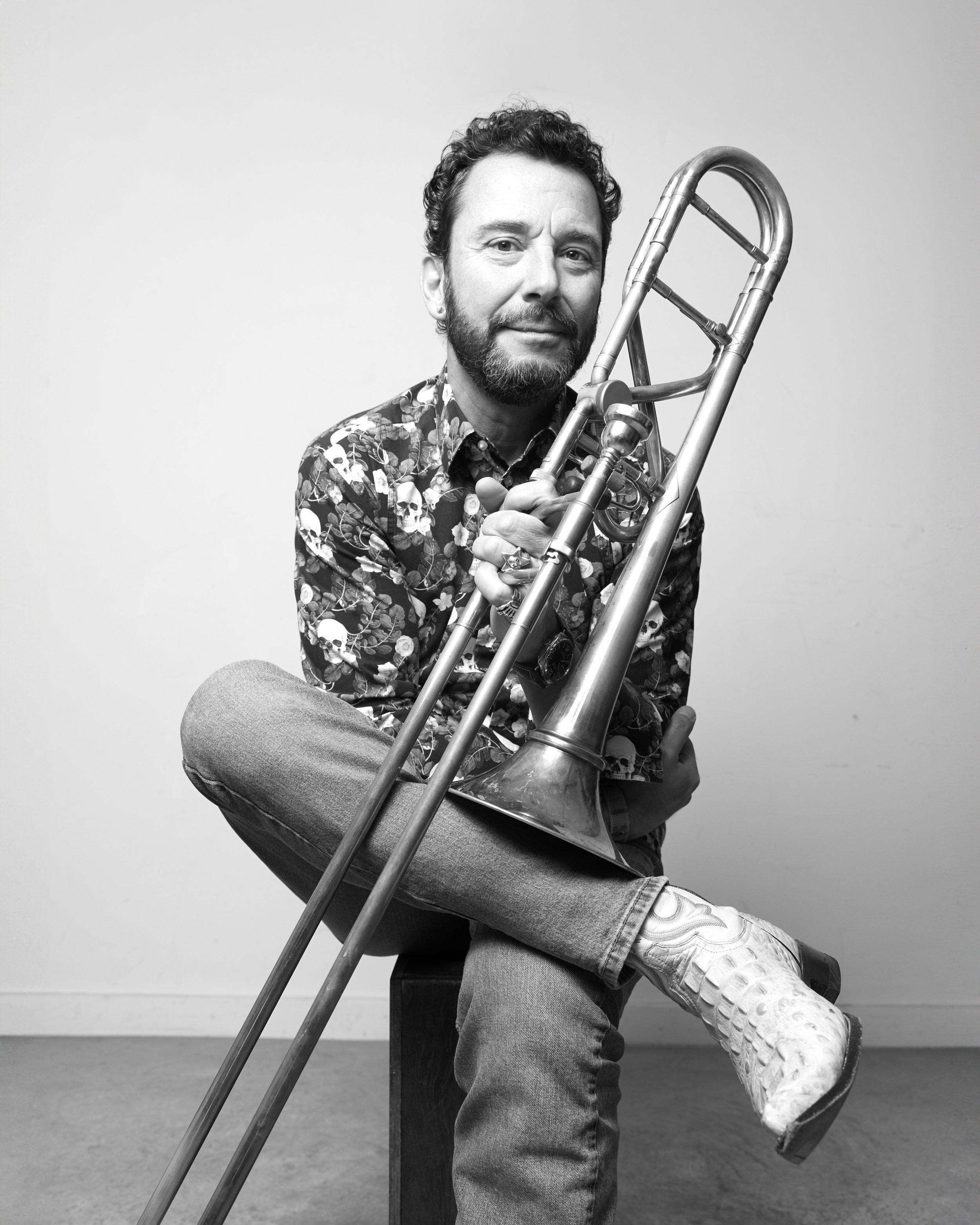 20240219_JoëlVaisse_MusicianPortrait1100_Retouched.jpg