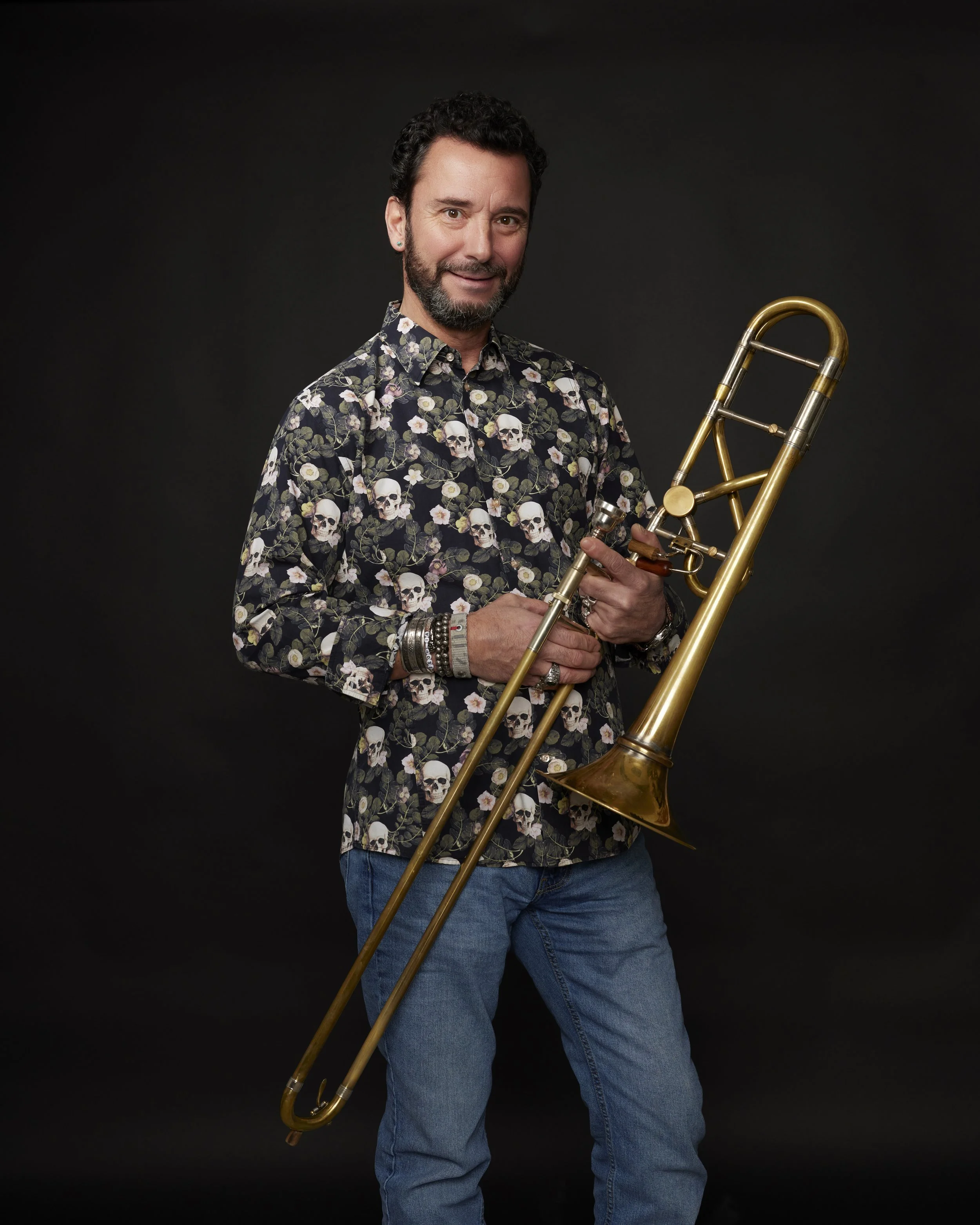 20240219_JoëlVaisse_MusicianPortrait0076_Retouched.jpg