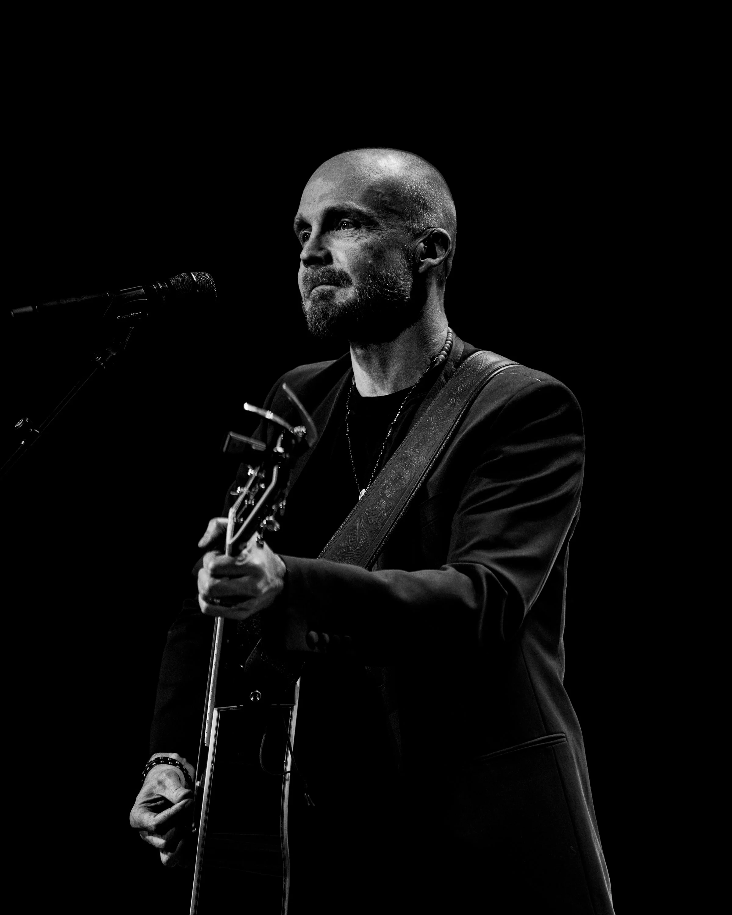 Juha Tapio performing live at Maatanäkyvissä, captured by Anre Wasse.