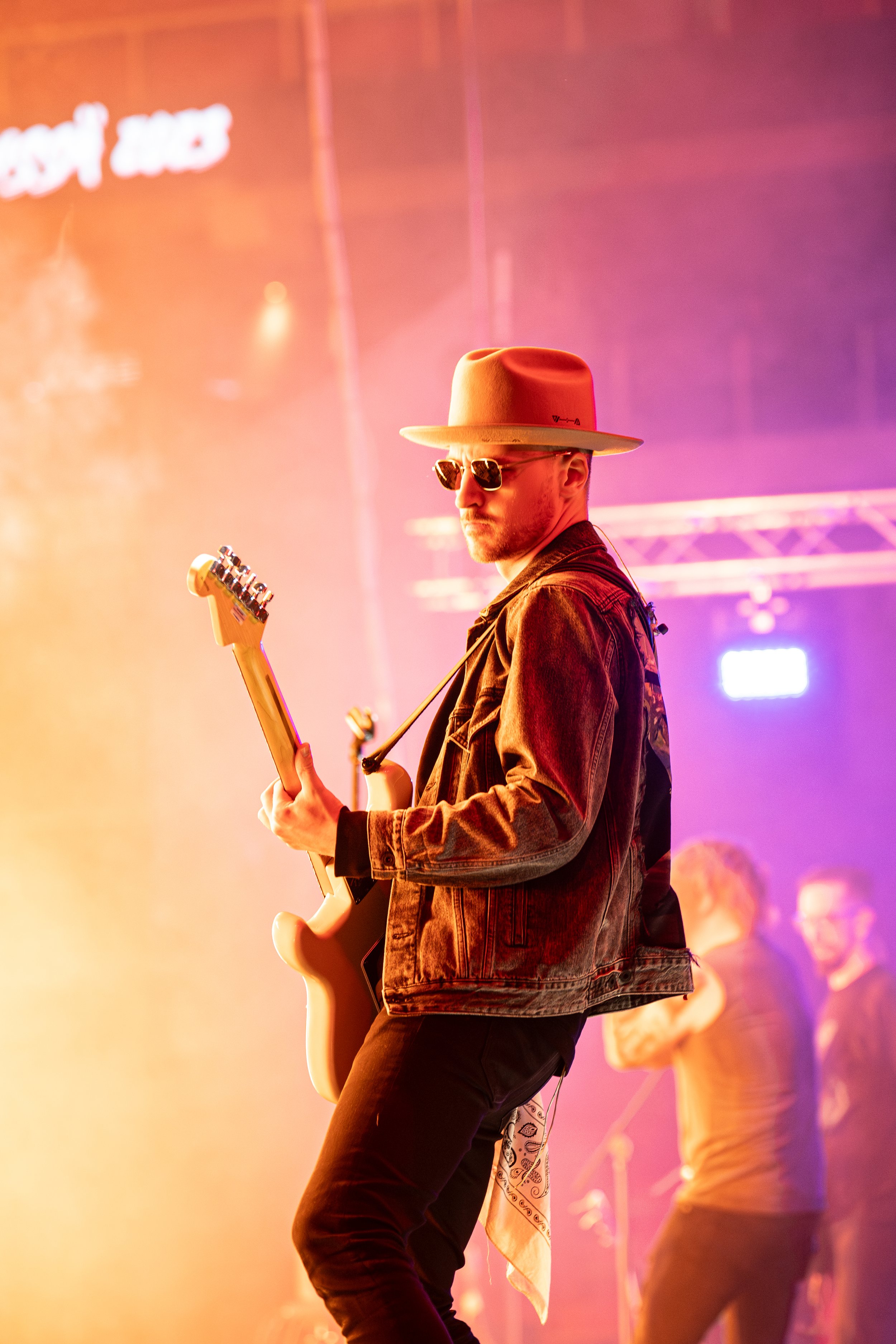 KLS performing live at Maatanäkyvissä, captured by Anre Wasse.