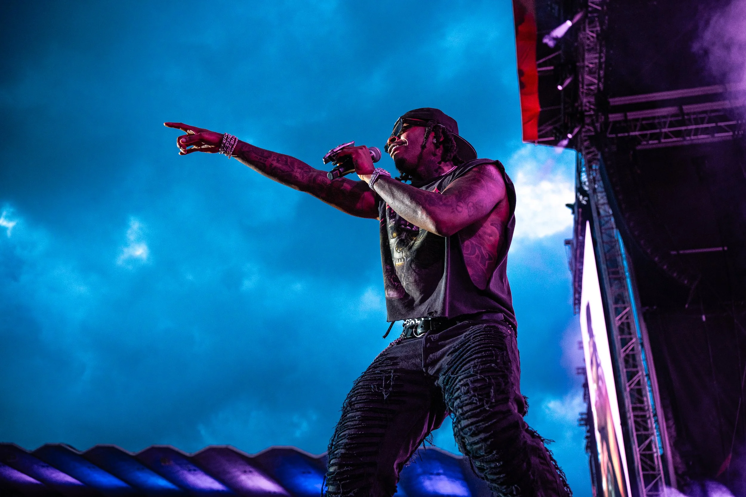 Gunna performing live at Blockfest, captured by Anre Wasse.