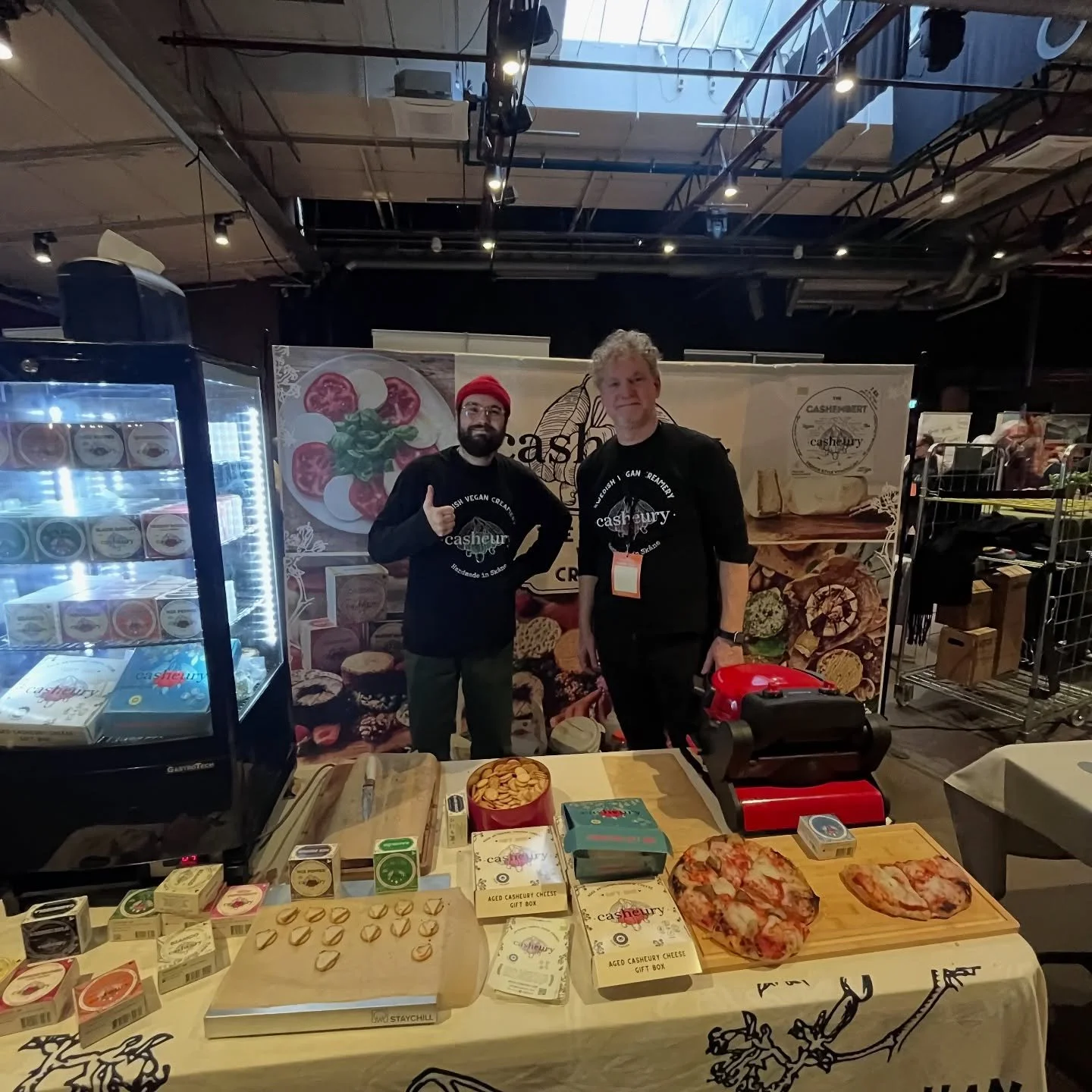Today we were at FoodTech Innovation in Malm&ouml;, showcasing our full range of cashew cheeses &mdash; including our award-winning Casheumozza, freshly served on pizza slices.
FoodTech Innovation is such a strong platform for both early-stage and es