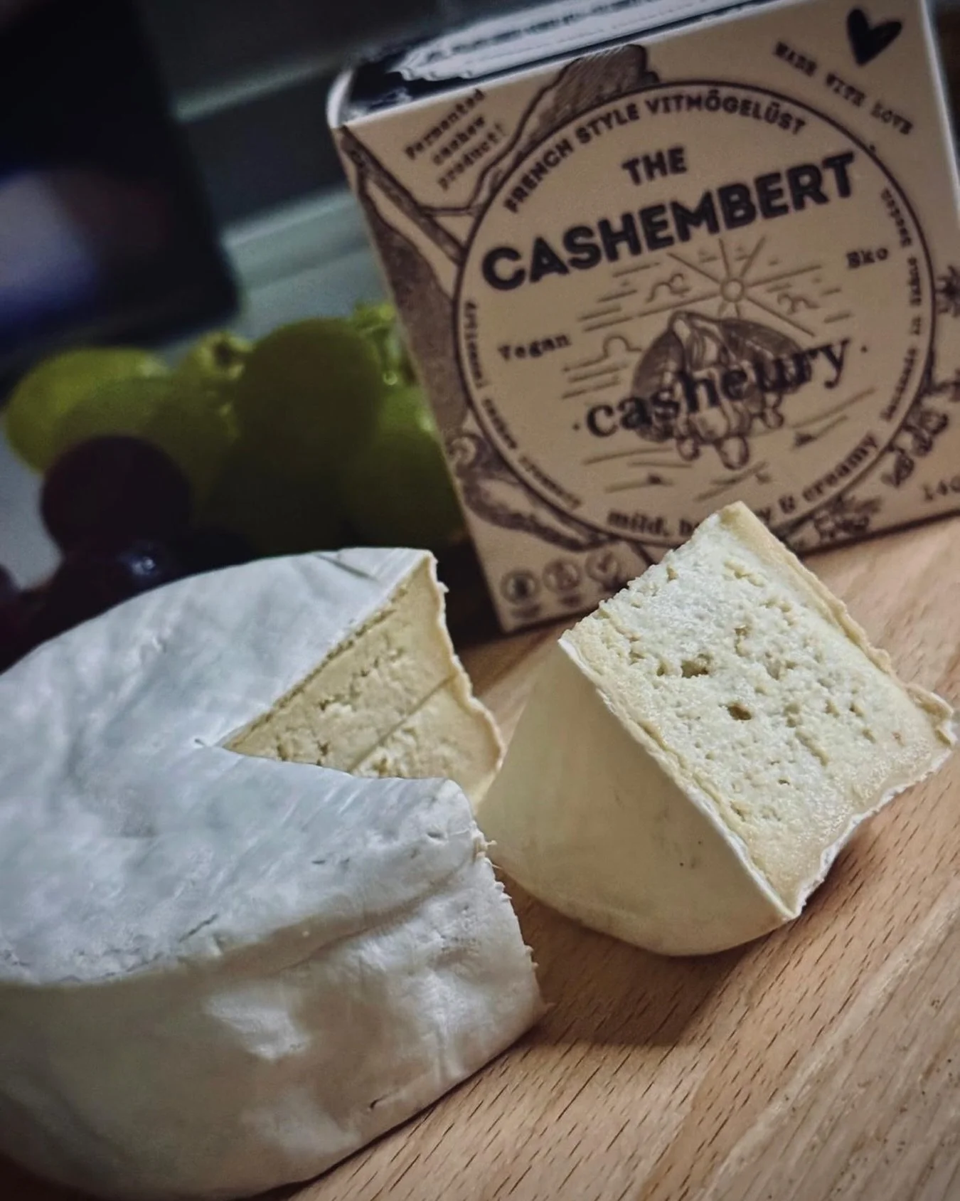 🇬🇧 THE CASHEMBERT &mdash; from Casheury.
Our French-style white mould-ripened cheese with a bloomy rind and a soft, creamy centre. Deep, savoury flavour and one of our core bestsellers. Rich, indulgent, unmistakably classic &mdash; definitely bette