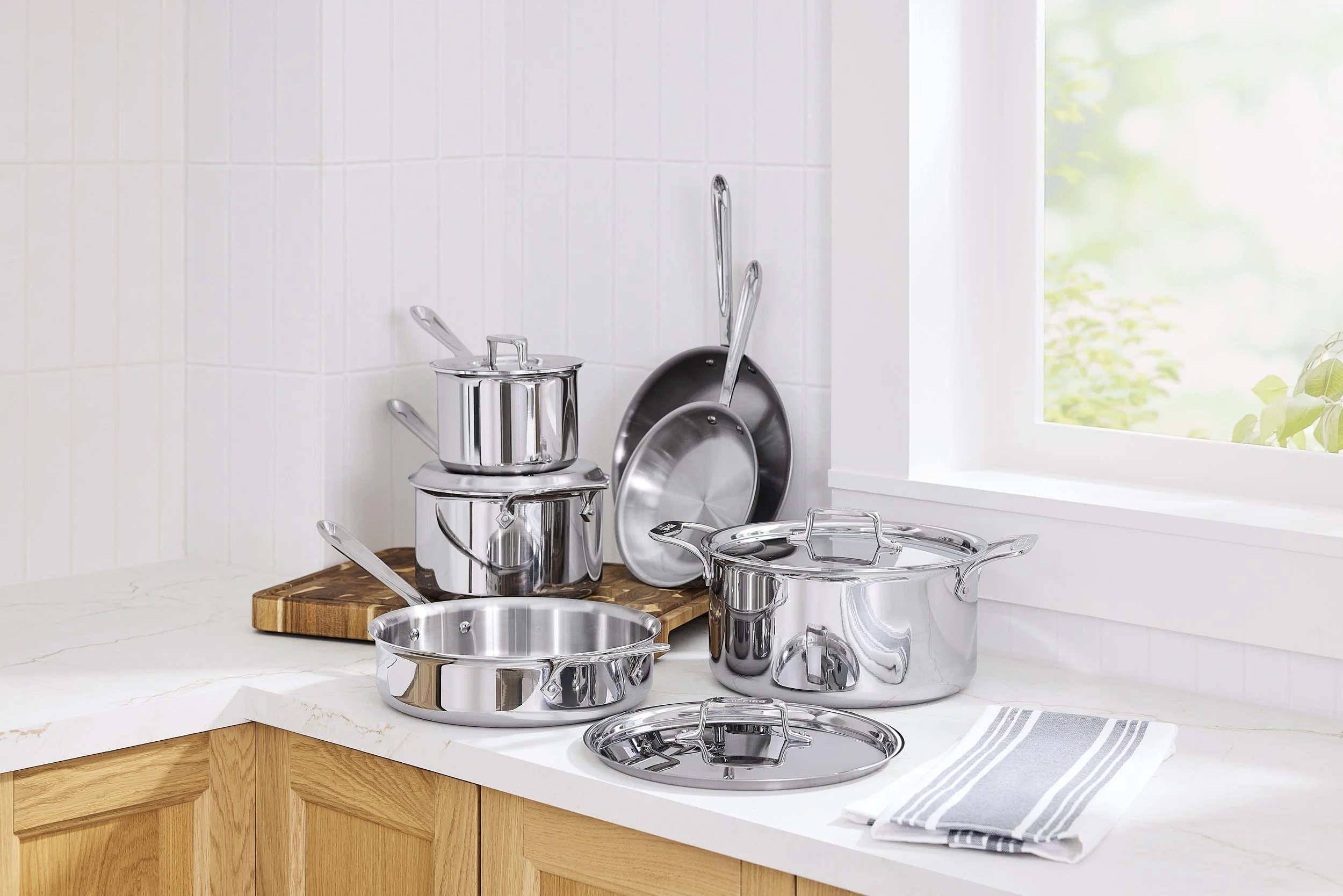 AC_D5_Lifestyle_10pc_Set_Polished_No_Food_1_14625.jpg