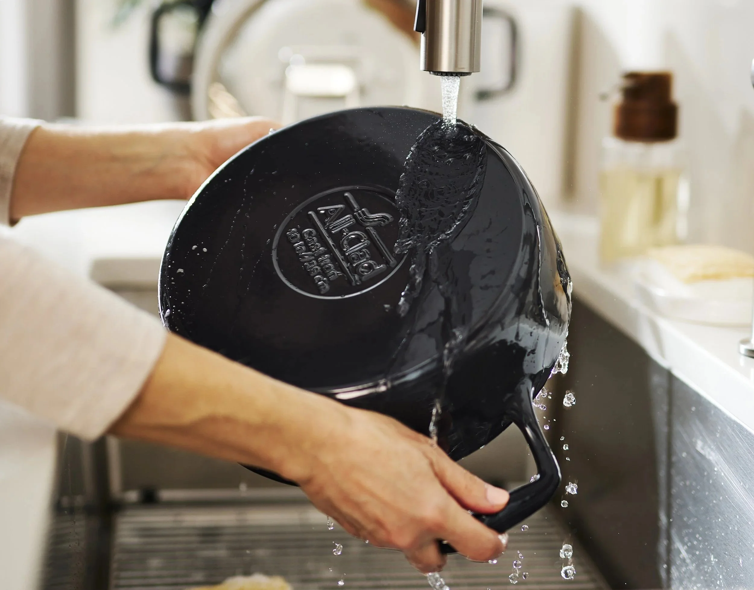 AC_CastIron_DeepSkillet_CleanUp_A_0113-1.jpg