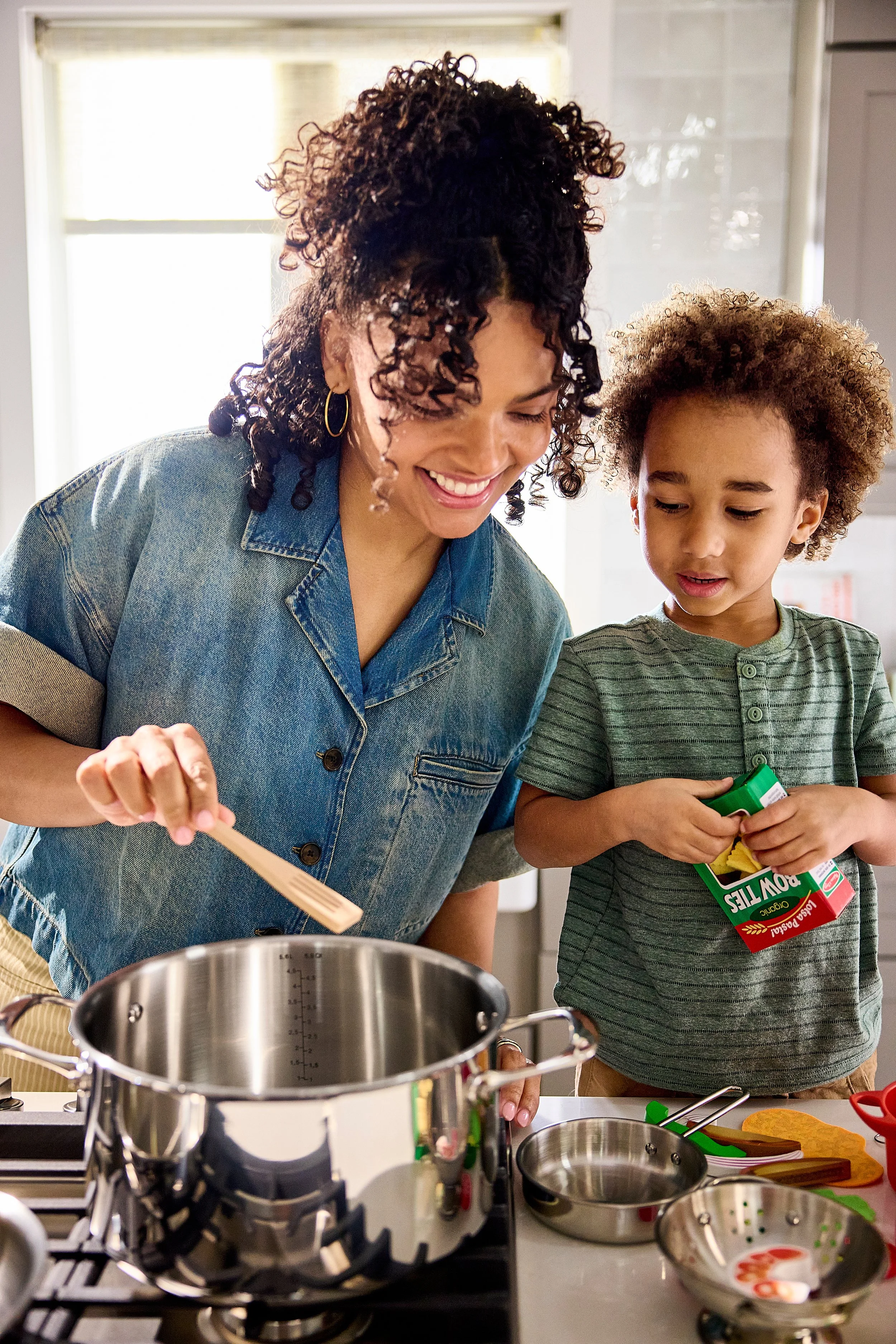 T-fal_Melissa_Doug_Cooking_Together_0314.jpg
