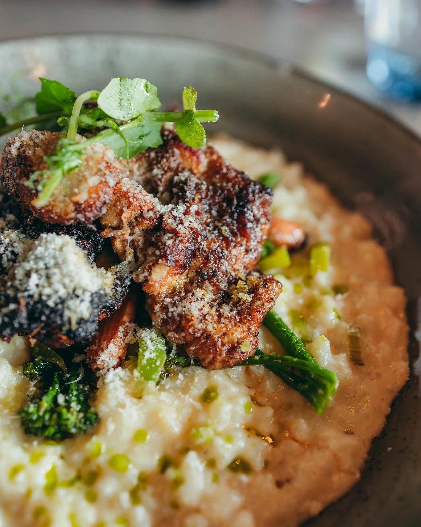 Creamy, comforting, and full of flavor 🍽️ Our chicken risotto with broccolini, baby carrots, and parmesan 🥰

#ramberg #flakstad #lofoten #norway #restaurant #rambergresort