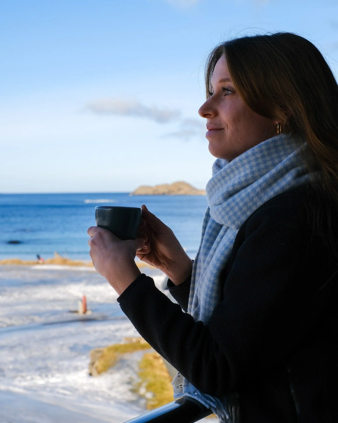 Morning views from our Arctic Apartments❄️
Coffee. Cinnamon bun. Ocean views.
Nothing else needed ✨

Book your arctic stay now!

📸 @lisi.wldo 

#rambergresort #arcticapartments #rambergstranda #lofoten