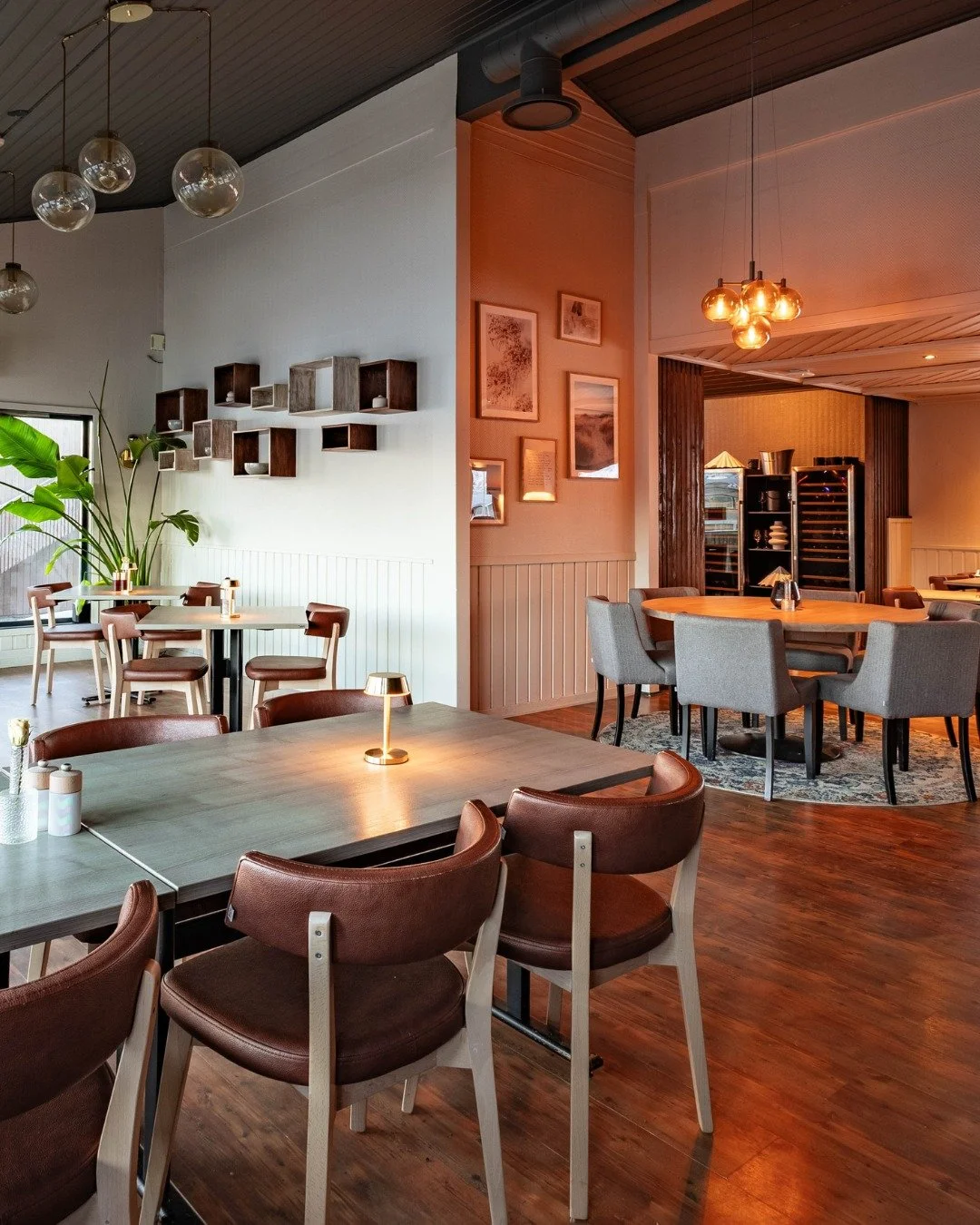 Looking for a place to eat in Lofoten?✨

From breakfast and lunch to dinner and drinks, you&rsquo;re always welcome at Ramberg Resort.

Start your day with breakfast overlooking Ramberg Beach, stop by for lunch after exploring the islands, or settle 