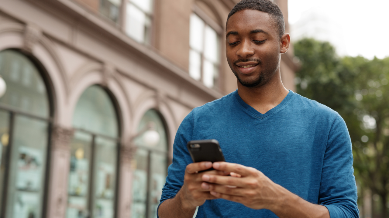 Never Miss Important Texts: Design Your Home Screen for Message Visibility