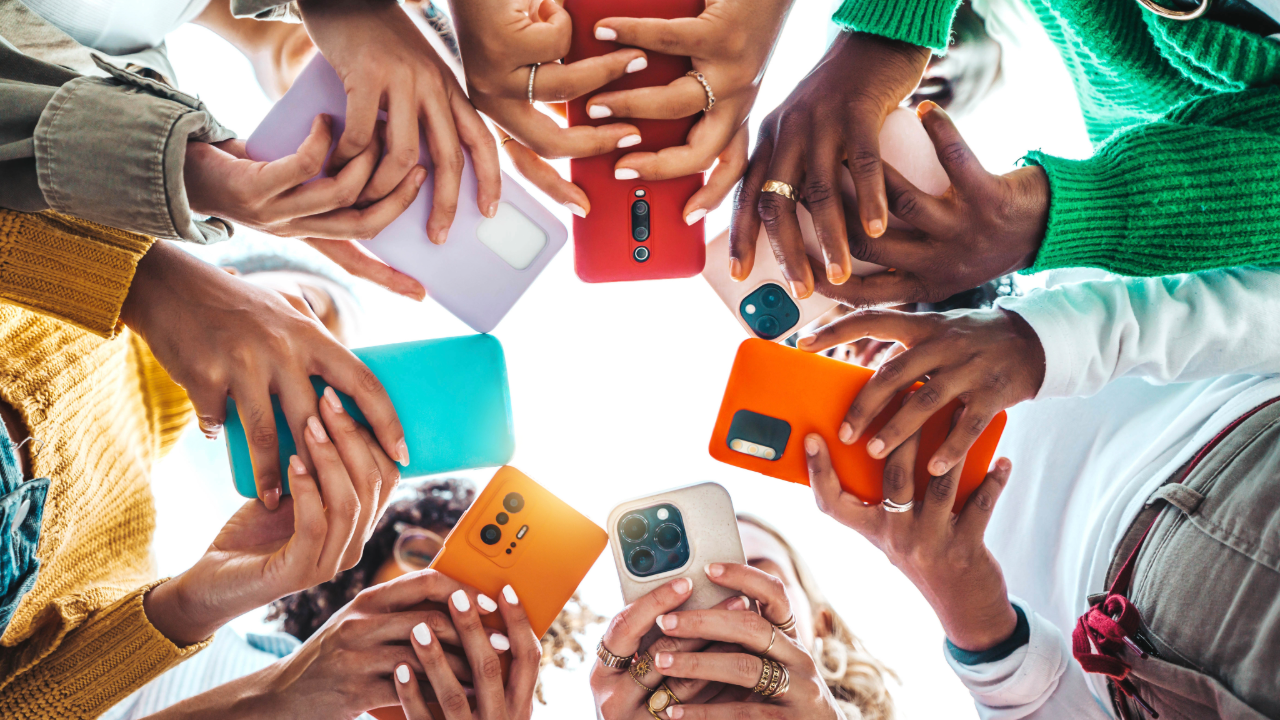 The New Etiquette of Group Chats and Digital Communication