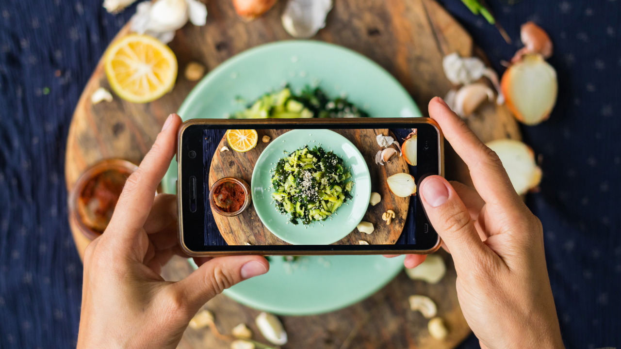 Why Photos Make Text Conversations Feel More Personal