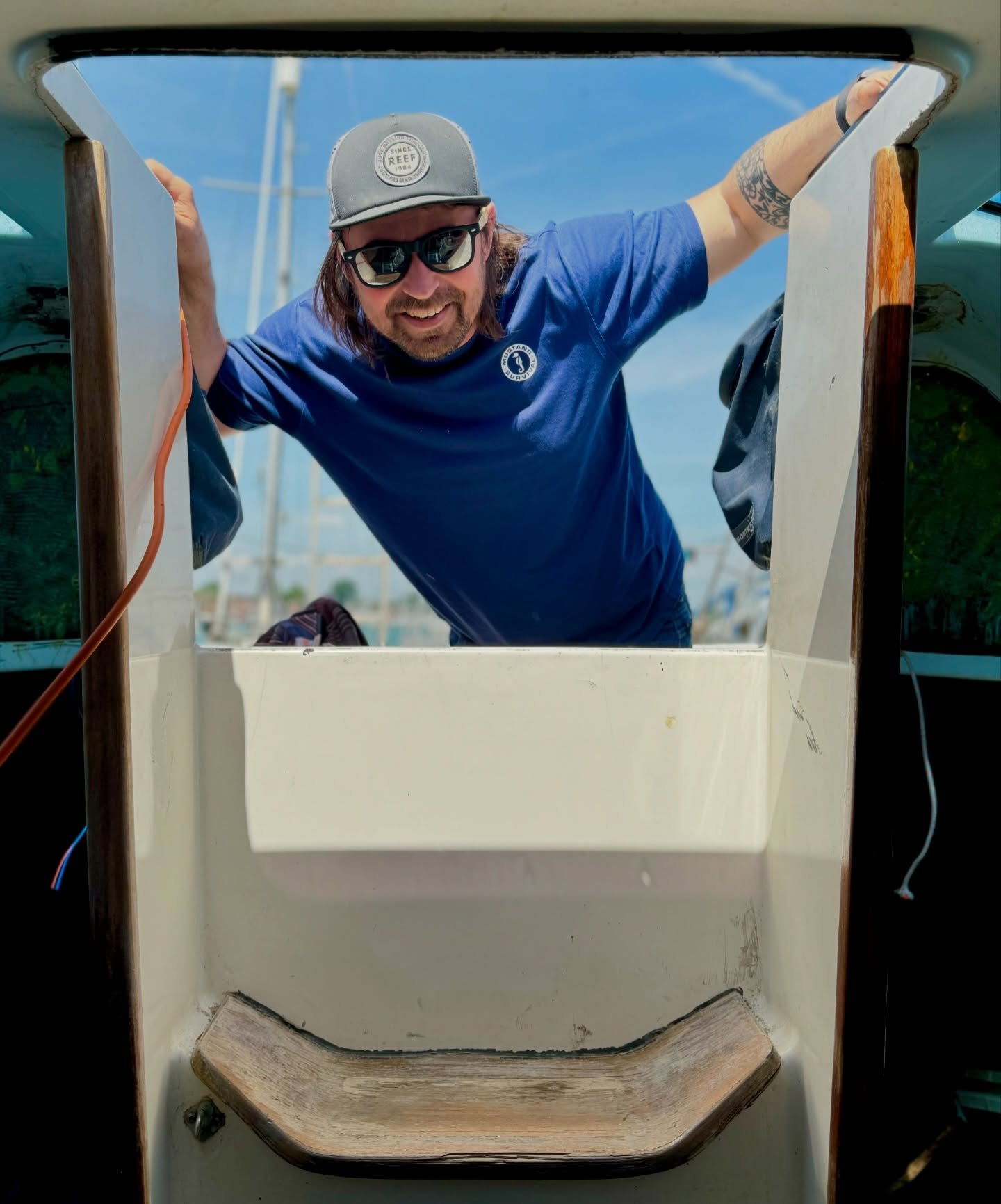 Chris is back in his element&hellip;

First stop the one and only @sailingmist_youtube 
⛵️ Super stoked for their Jeanneau One Design (JOD) race demon in the making!! 🏁

Couldn&rsquo;t help but do some wiring for the start panel to help out 🧨 just 