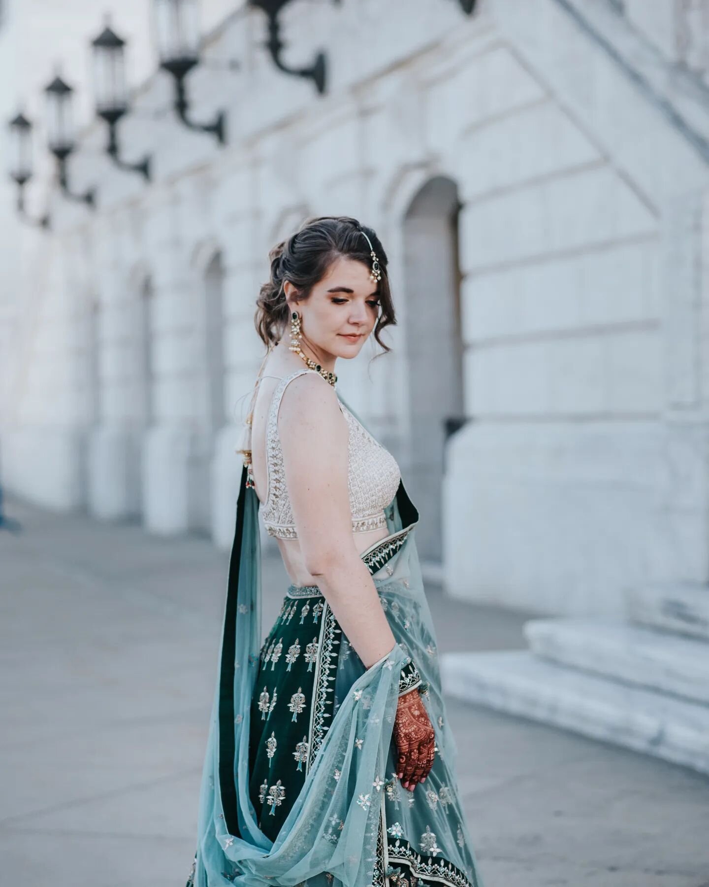 Seriously, how stunning is she?! I love that they opted for greens, very unique!
.
.
.
.
.
.

#weddingphotography #weddingphotographer #weddingphotos #weddingphoto #weddingday #wedding #realwedding #weddingdetails #indianbride #thedailywedding #brida