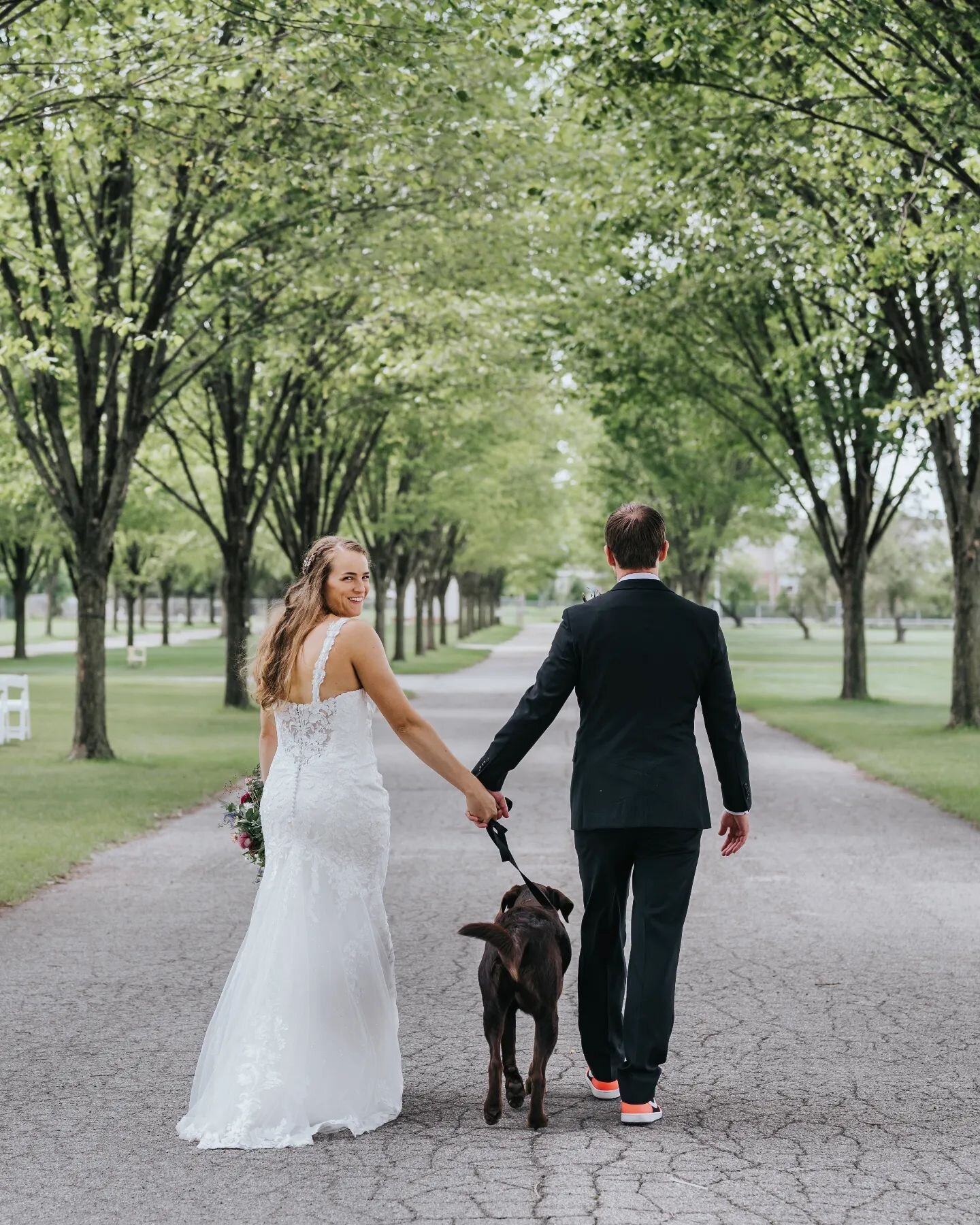 Forever an advocate for bringing your dog(s) to your wedding. 🥹
.
.
.
.
.
.
#weddingphotography #weddingphotographer #weddingphotos #weddingphoto #weddingday #wedding #realwedding #weddingdetails #weddingflorals #thedailywedding #couplesportraits #w