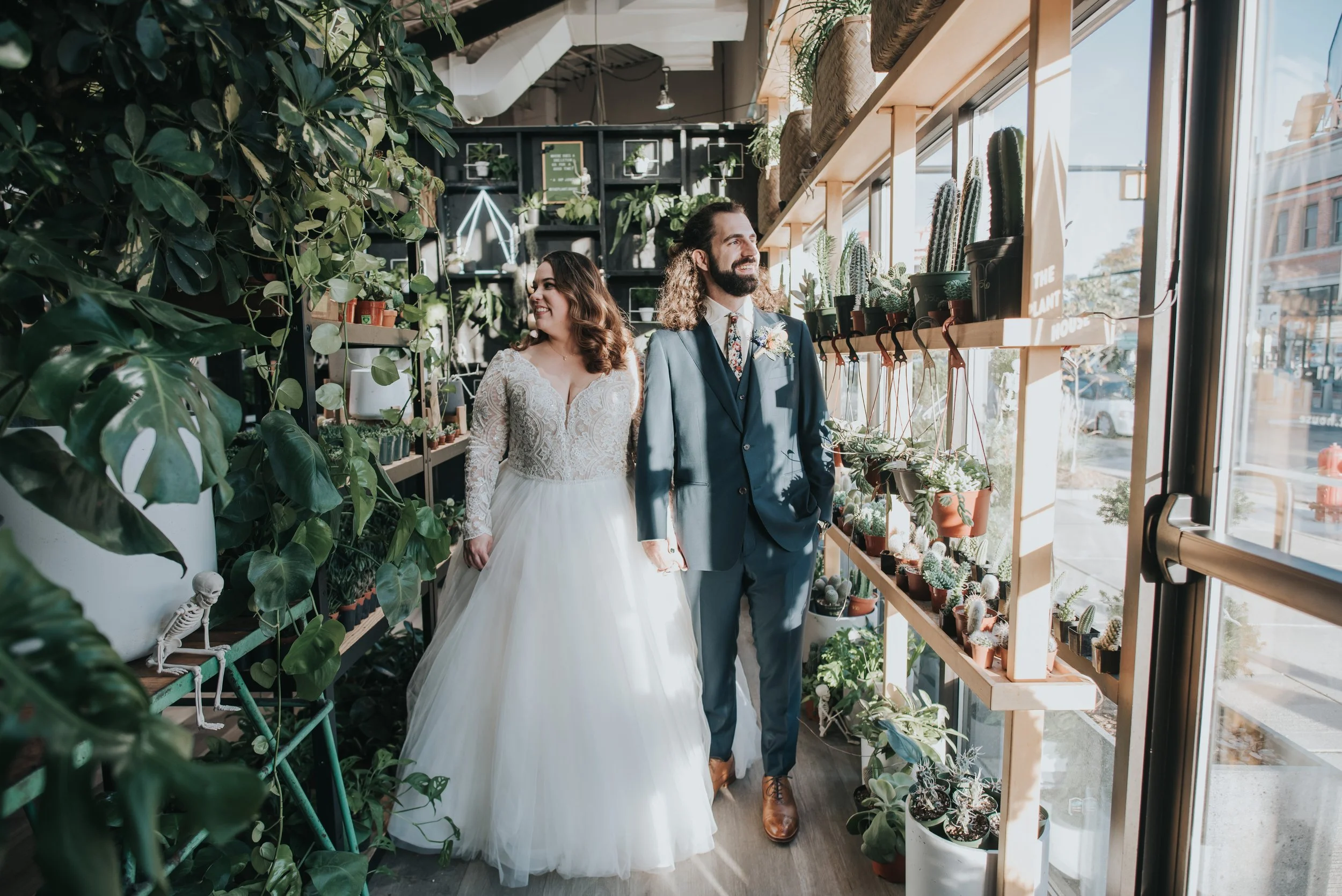 bride, bridal, veil, wedding, married, photography, wedding photography, beautiful photo of a bride, luxury, photographer, detroit photographer, detroit michigan wedding photographer, couple, wedding couple, florals, botanicals, newlyweds