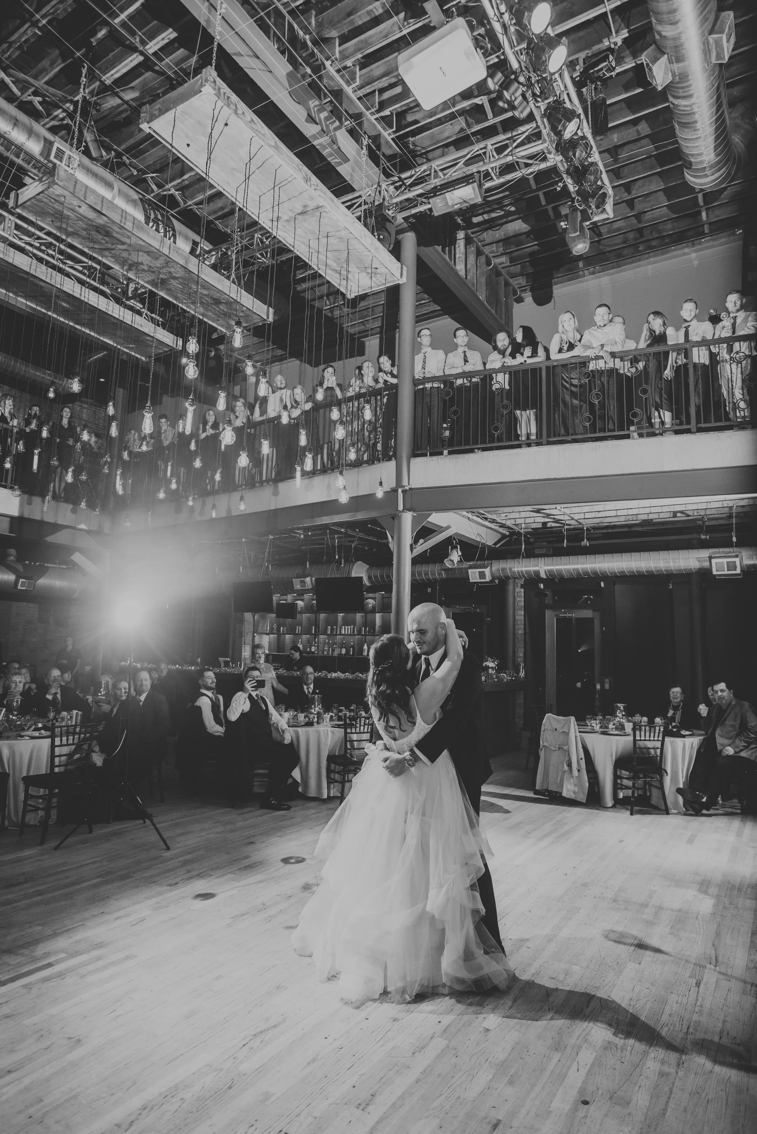 bride, bridal, veil, wedding, married, photography, wedding photography, beautiful photo of a bride, luxury, photographer, detroit photographer, detroit michigan wedding photographer, couple, wedding couple, black and white photo, newlyweds