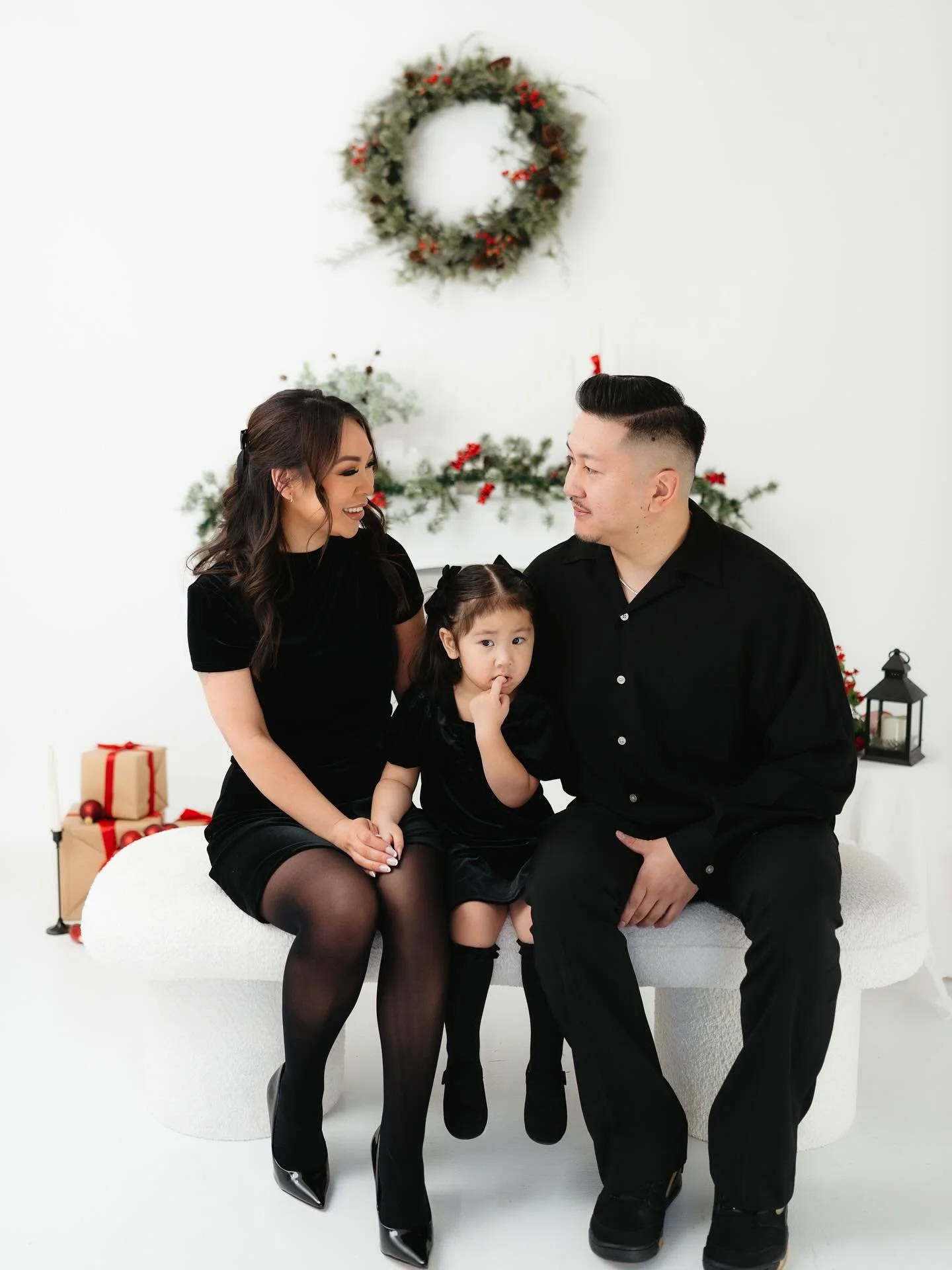 a wild wild week to say the least 🖤 the charlotte set mini session has officially reached 200 bookings &amp; hundreds of people across las vegas are giving back to our amazing and deserving community through @thewayfoundation.us 🫶🏻✨ Every holiday 