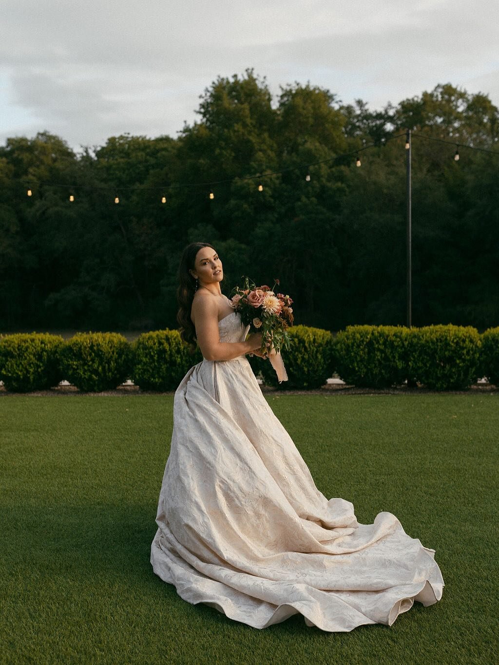 Bridals, but make it editorial ✨

#dallaswedding #fortworthwedding #centraltexasweddings #texaswedding #styledshoot #styledwedding #realwedding #fallwedding #winterwedding #springwedding #summerwedding #weddingday #weddingflorist #florist #texasflori