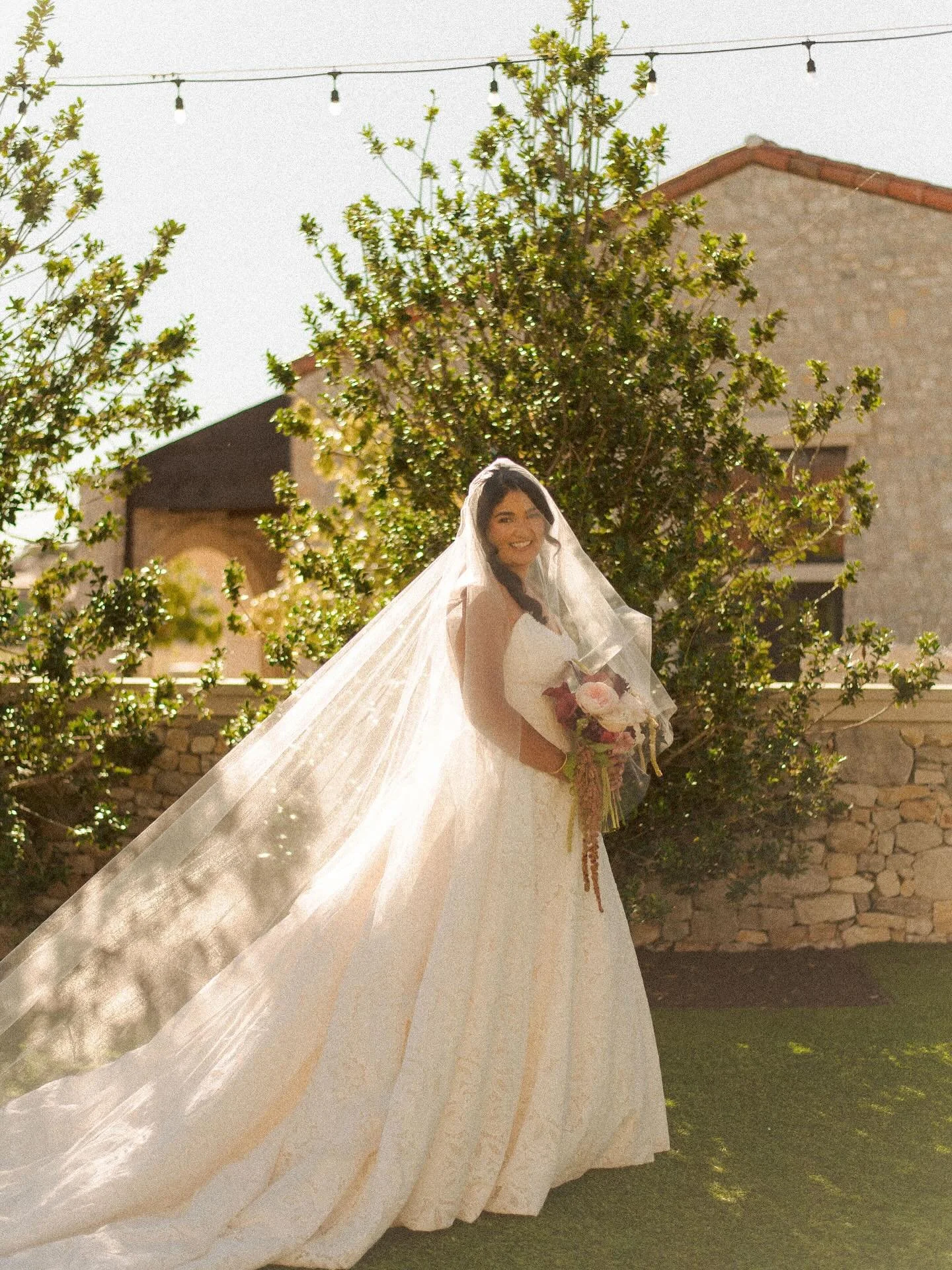 Introducing ✨her✨

#dallaswedding #fortworthwedding #centraltexasweddings #texaswedding #realwedding #fallwedding #winterwedding #springwedding #summerwedding #weddingday #weddingflorist #florist #texasflorist #dallasflorist #fortworthflorist #centra