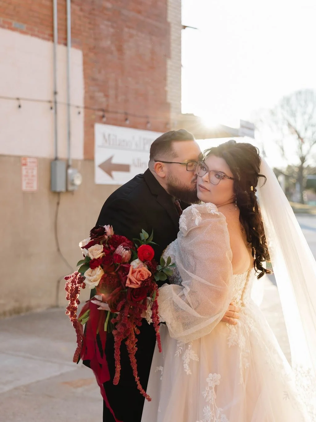 This downtown winter wedding is the epitome of romantic &hearts;️ happy December ❄️

#dallaswedding #fortworthwedding #centraltexasweddings #texaswedding #realwedding #fallwedding #winterwedding #springwedding #summerwedding #weddingday #weddingflori