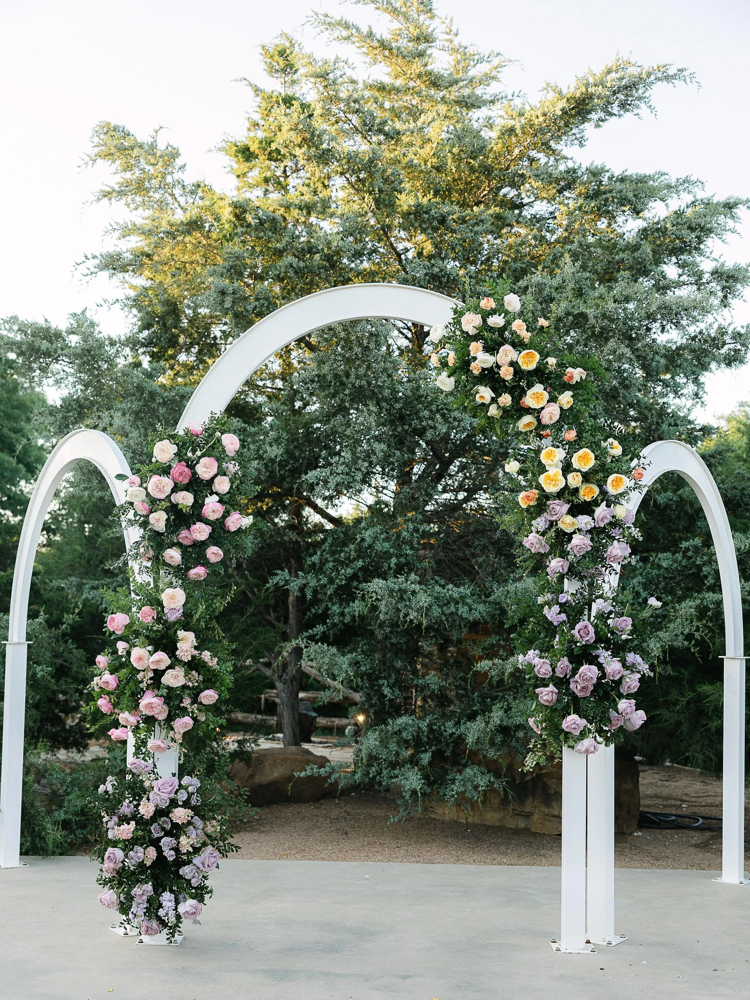 Just wanted to show off this ceremony arch again 🙂&zwj;↕️

Dallas wedding fort worth wedding central Texas weddings Texas wedding styled shoot styled wedding wedding fall wedding winter wedding spring wedding summer wedding wedding day #weddingflori