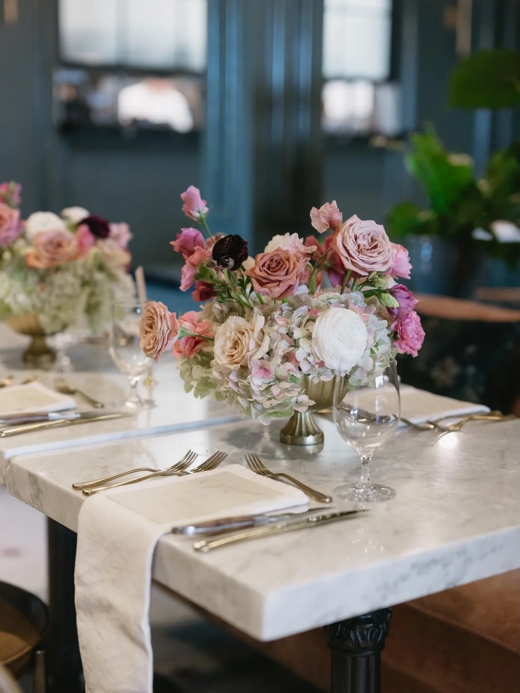We love how the pinks in these table arrangements go perfectly with the moody green in Bertie&rsquo;s at @thehotel1928. Pop in some film pics and ughh loveeee 🌿🩰

Dallas wedding fort worth wedding central Texas weddings Texas wedding styled shoot s