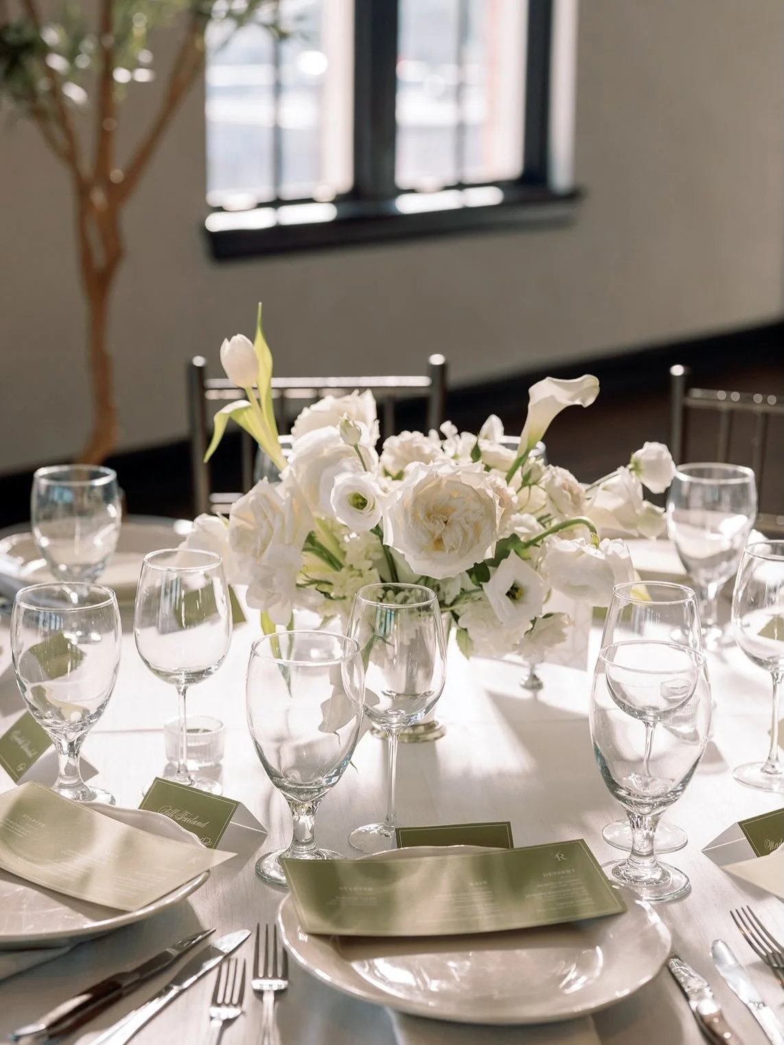 A classic take on the white and green wedding 🕊️ these table details are just so goodddd!

Dallas wedding fort worth wedding central Texas weddings Texas wedding styled shoot styled wedding wedding fall wedding winter wedding spring wedding summer w