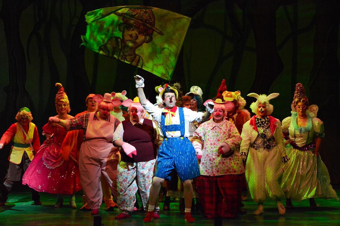 Best of luck to Shrek the Musical at the Theatre Royal Nottingham for their final show day !