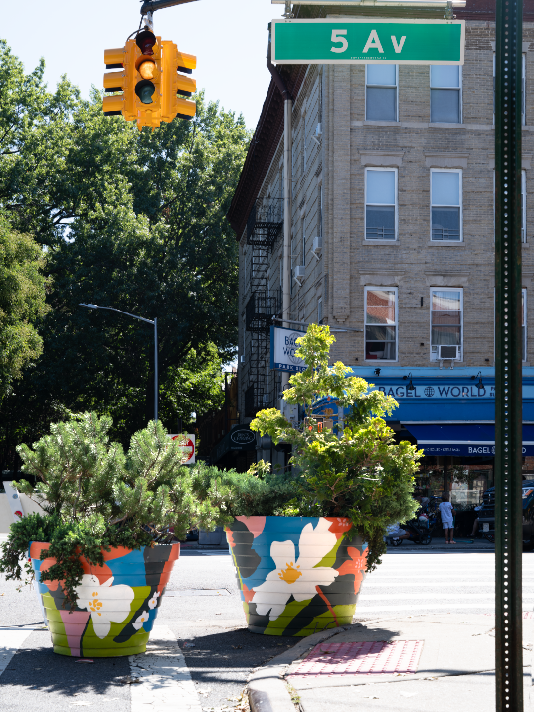 two-colour-hand-painted-planters-in-park-slope.png