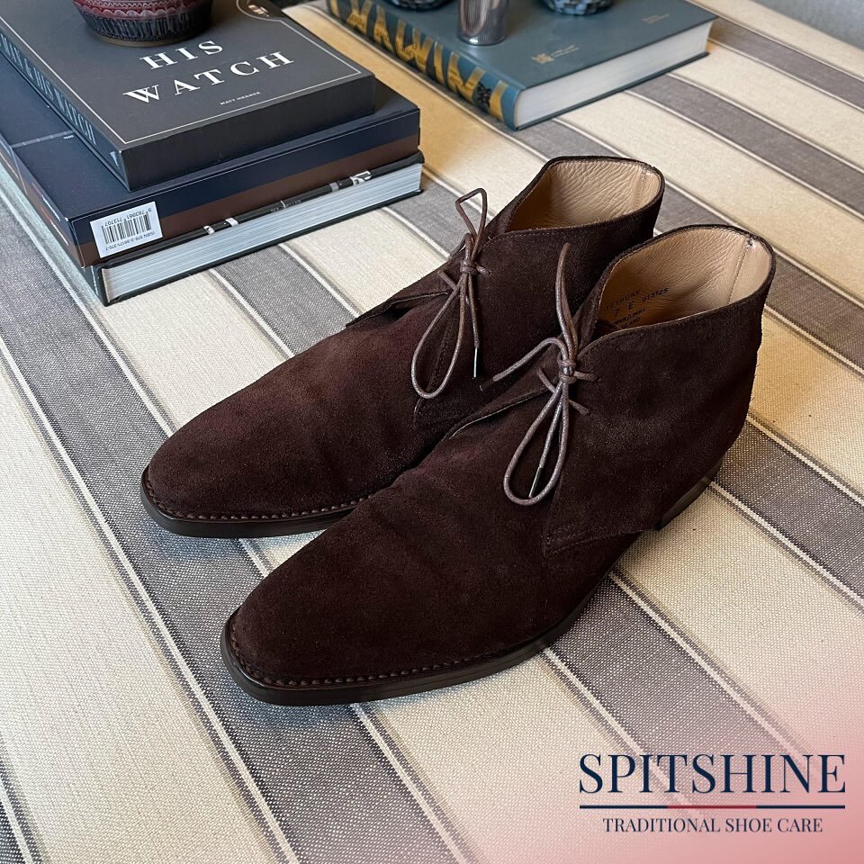 Full restoration of our client&rsquo;s brown suede @crockettandjones_official Tetbury. The impact we can achieve with suede never fails to amaze! Swipe ➡️ for BEFORE.

Exclusively using @saphir_medailledor 

#shoeshine #spitshine #shoecare #crocketta