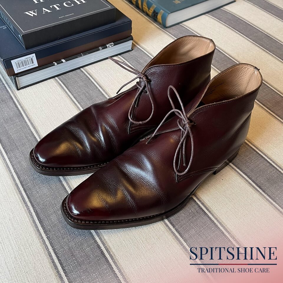 Lovely burgundy @crockettandjones_official boots restored to a fantastic condition. Swipe for BEFORE ➡️.

Exclusively using @saphir_medailledor 

#shoeshine #spitshine #shoecare #crockettandjones #shoerestoration #shoes #shoeoftheday #saphir #saphirm