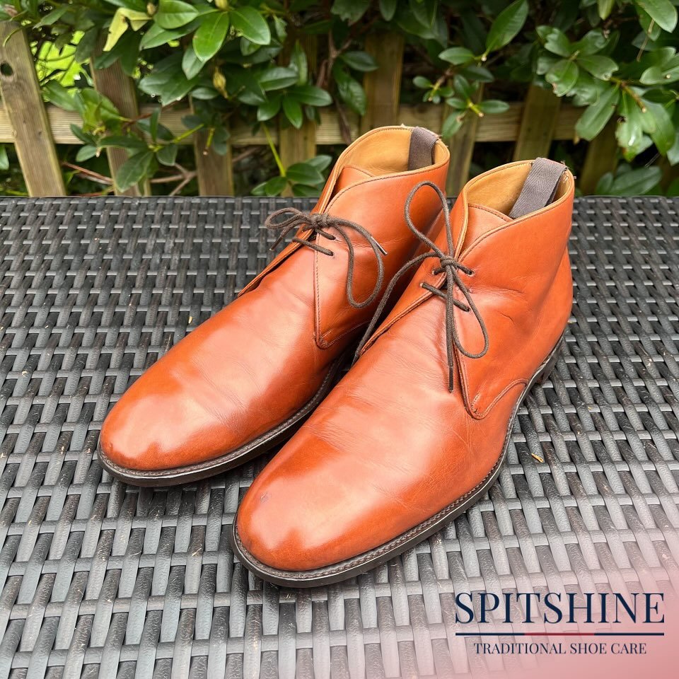 Maintaining our client&rsquo;s trusted @josephcheaney chukka boots. Swipe for BEFORE ➡️.

Exclusively using @saphir_medailledor 

#shoeshine #spitshine #shoecare #cheaney #josephcheaney #shoerestoration #shoes #shoeoftheday #saphir #saphirmedailledor