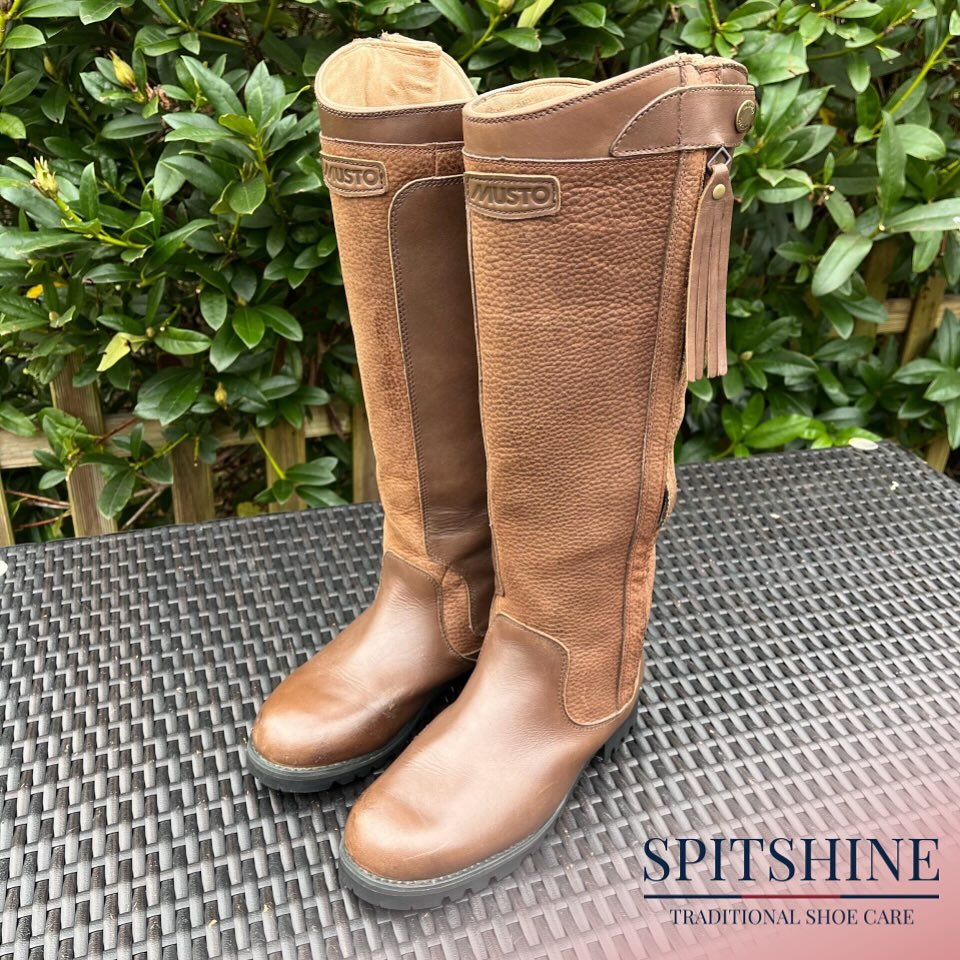 A spring clean for these @mustoclothing country boots! It&rsquo;s not all dress shoes&hellip;

Exclusively using @saphir_medailledor 

#shoeshine #spitshine #shoecare #musto #shoerestoration #shoes #shoeoftheday #saphir #saphirmedailledor