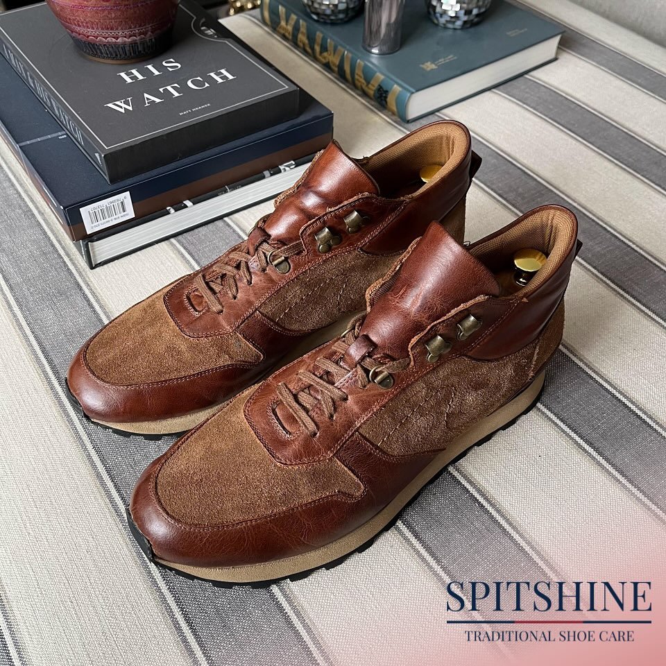 A complete repair and restoration for our repeat client&rsquo;s trainers! Swipe for BEFORE ➡️.

Exclusively using @saphir_medailledor 

#shoeshine #spitshine #shoecare #shoerestoration #shoes #shoeoftheday #saphir #saphirmedailledor