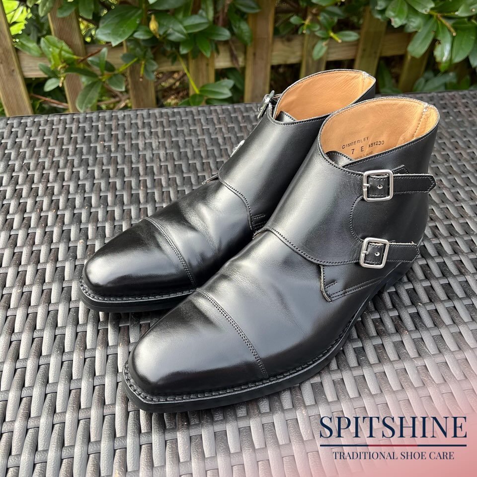 @crockettandjones_official double monk boots rejuvenated with @saphir_medailledor products. Swipe for BEFORE ➡️.

#shoeshine #spitshine #shoecare #crockettandjones #shoerestoration #shoes #shoeoftheday #saphir #saphirmedailledor