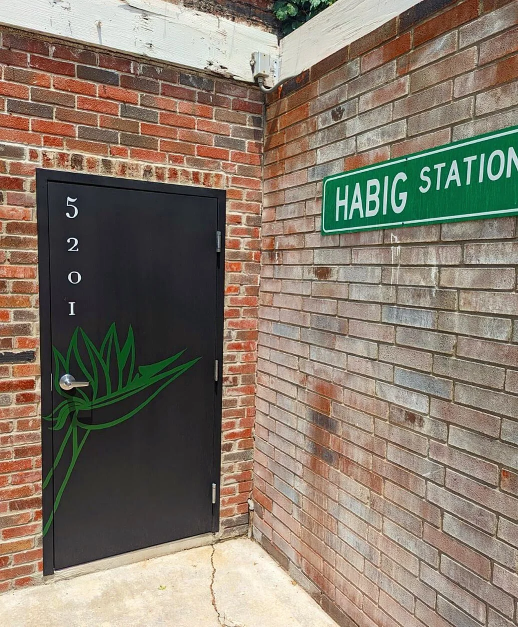 New door. New me. Check out this beaut. Thanks @chromatic6216 for the new addition to the space! 🌱 
&bull;
&bull;
&bull;
#sobro #indylocal #broadripple #habigstation #eventspace #eventplanner