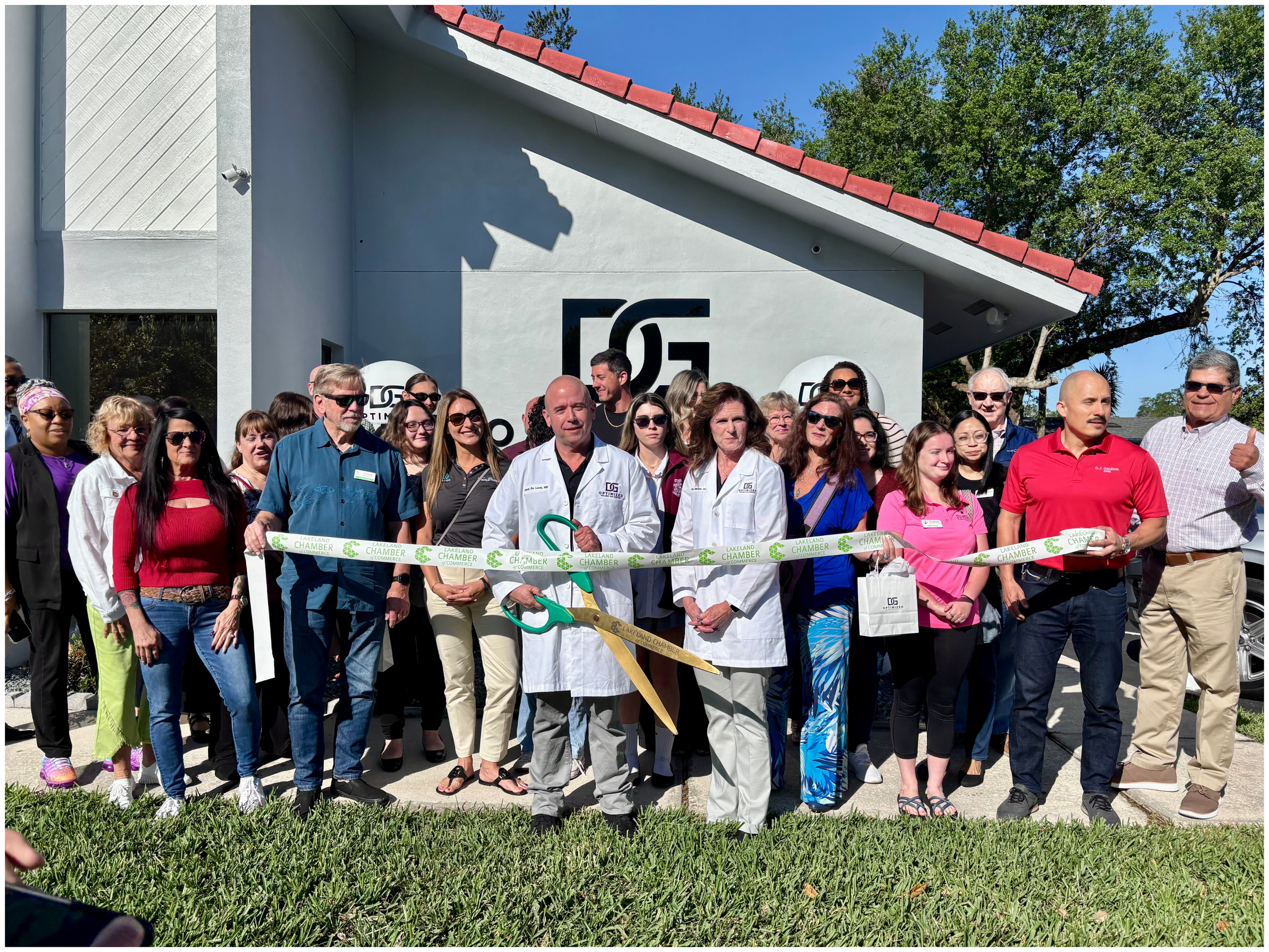 Dr. De Leon and Dr. Gillespie during ribbon cutting.