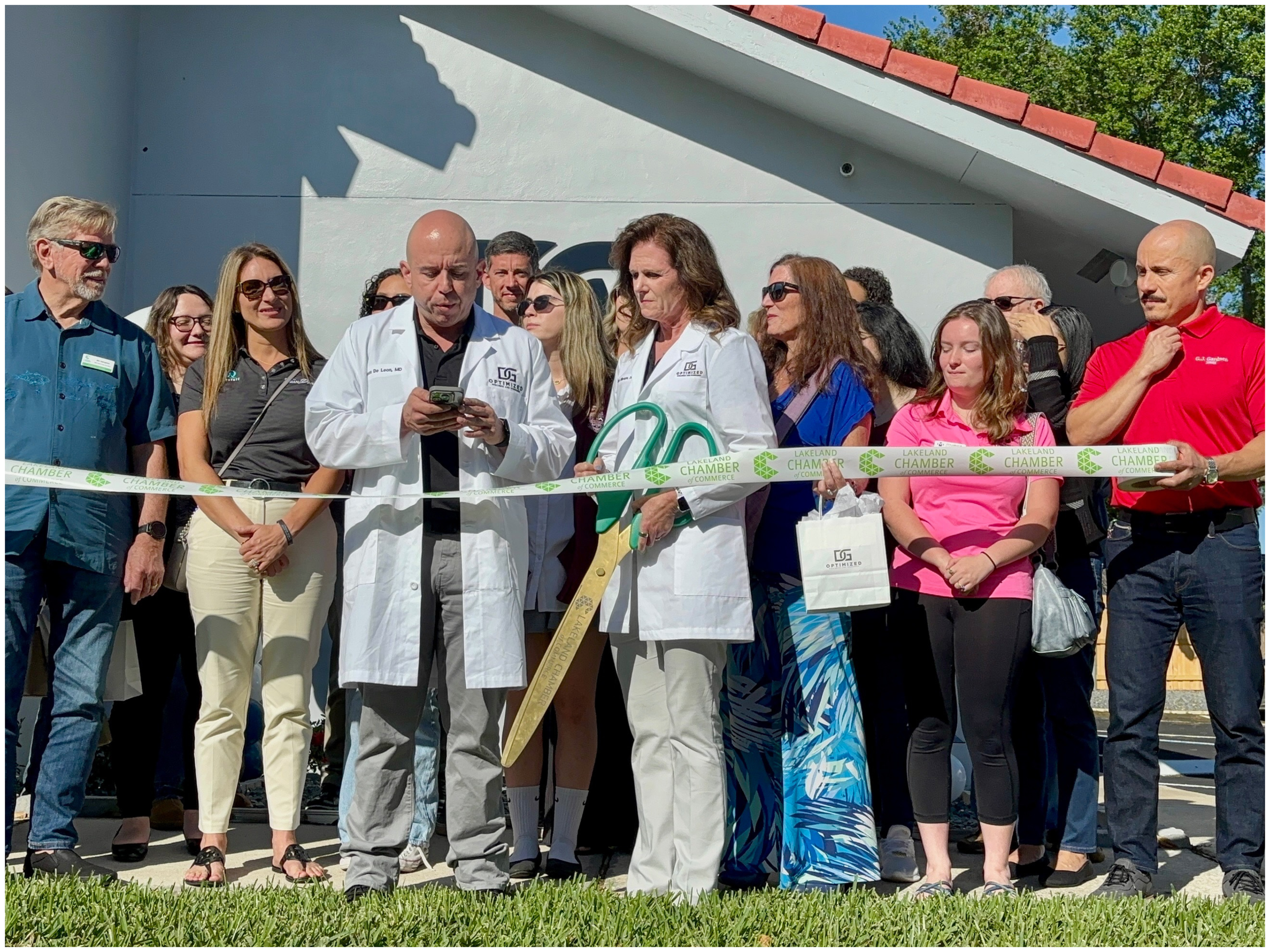 Dr. De Leon and Dr. Gillespie giving a speech during ceremony.