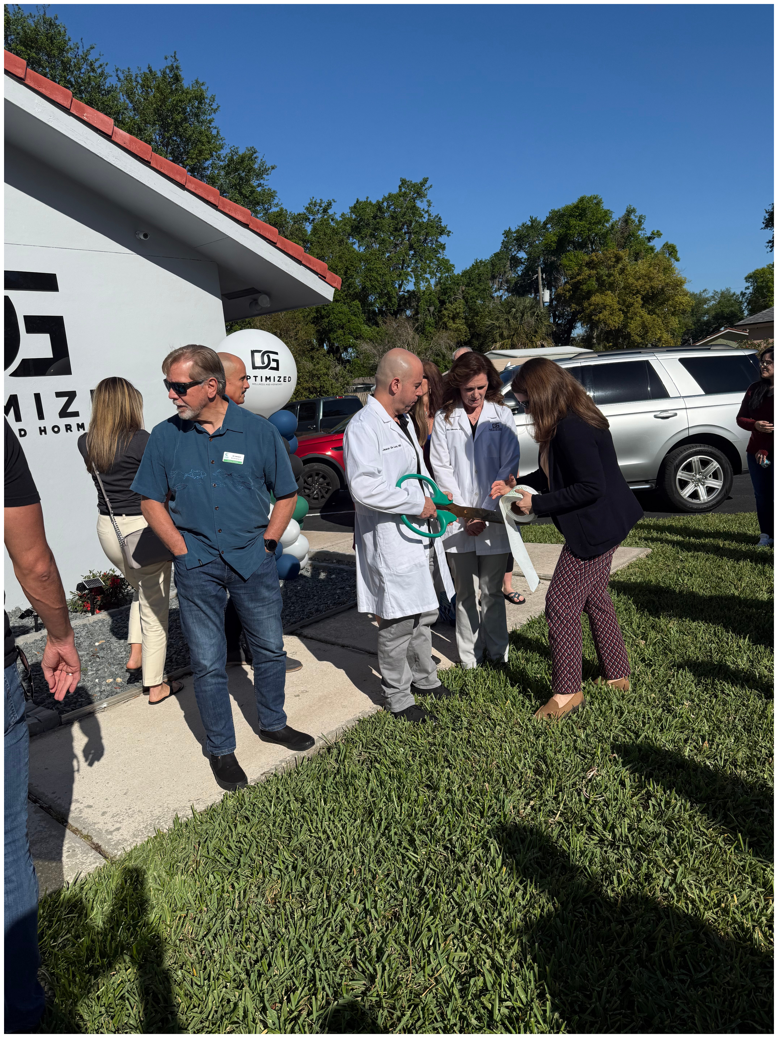 Dr. De Leon and Dr. Gillespie and guest.